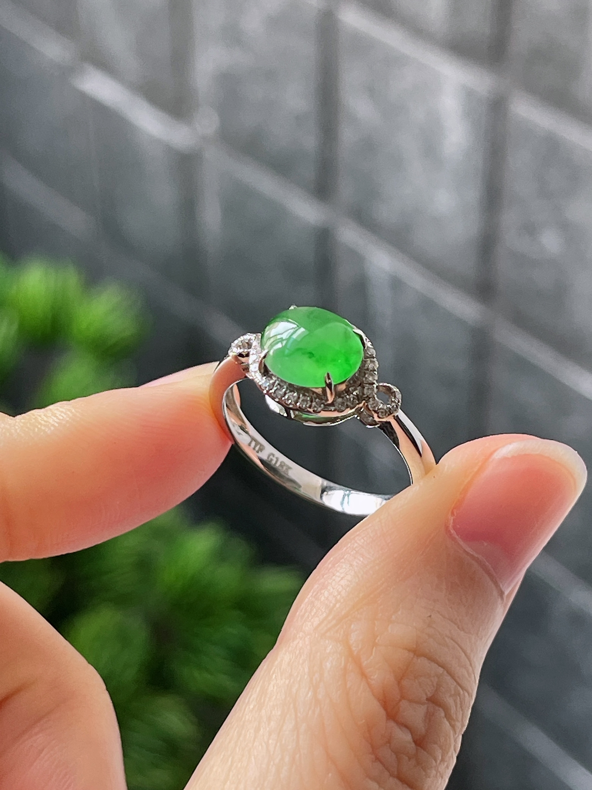 18k翡翠冰糯绿色戒指