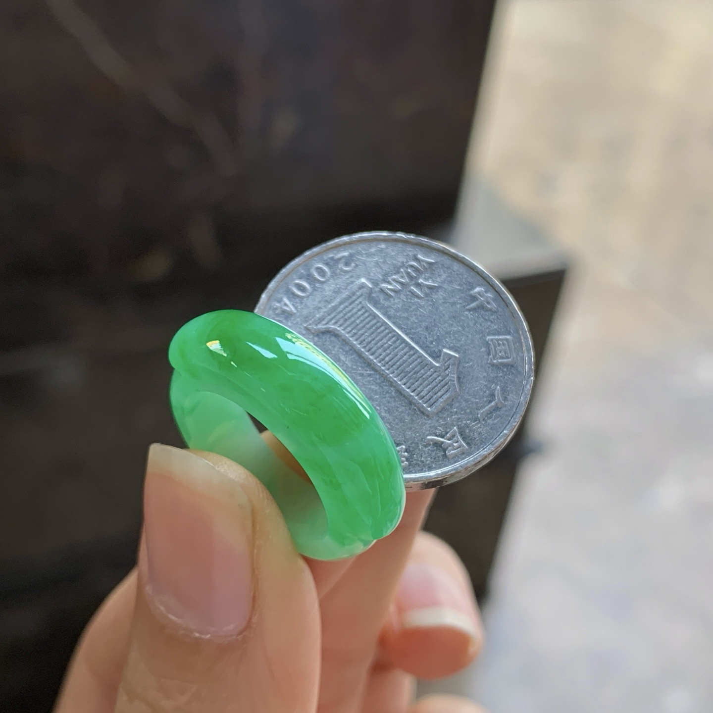 阳绿色马鞍戒指^_^色阳 玉质温润 尺寸6.2-5.3 9号指圈 细腻