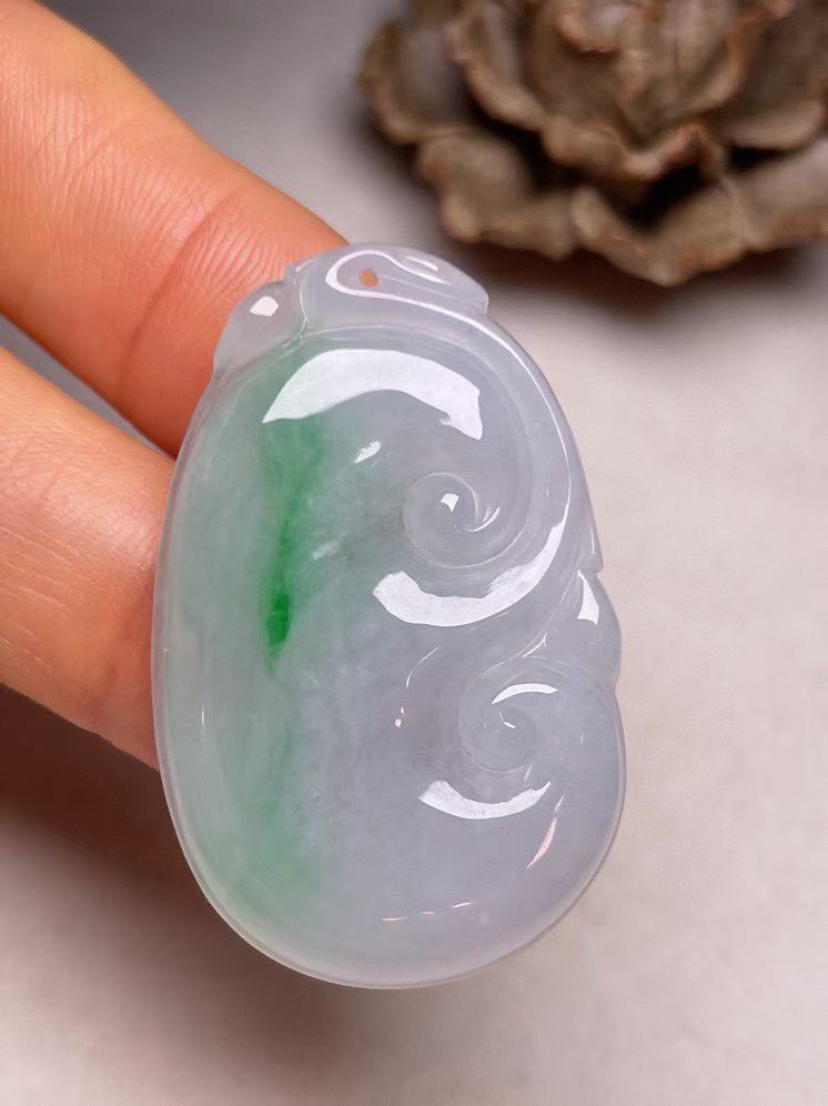 冰糯种飘绿【如意】吊坠，种水好，玉质细腻 ，卖相好.