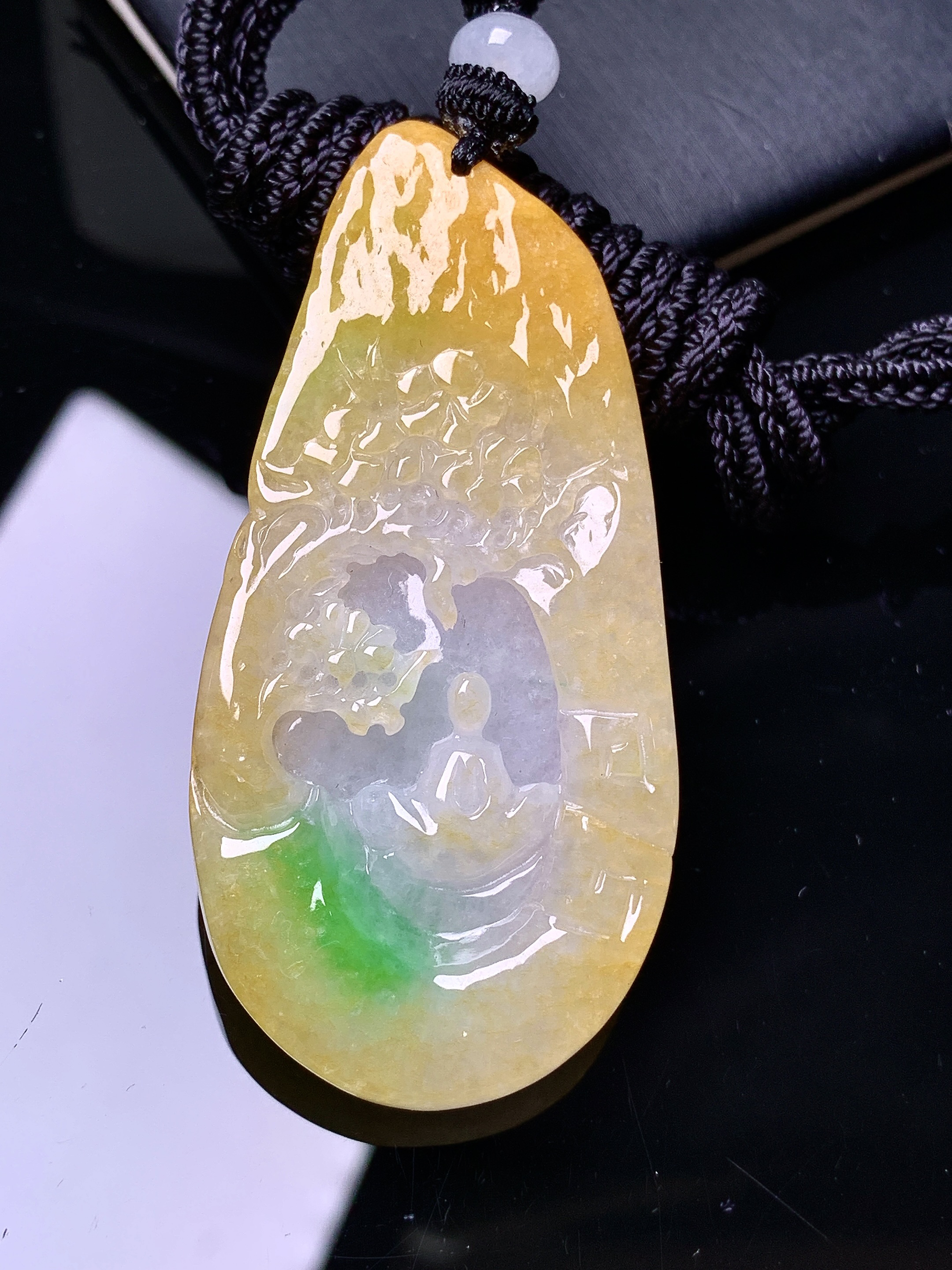 飘黄绿翡悟道牌吊坠 玉质细腻 色泽艳丽清新 水润亮眼 整体尺寸57*27.7*7.2w1