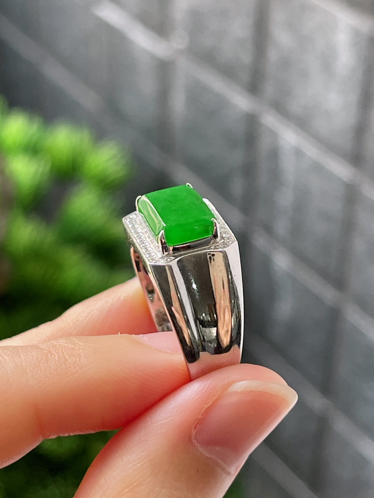 18k翡翠冰糯绿色方形男马鞍戒指