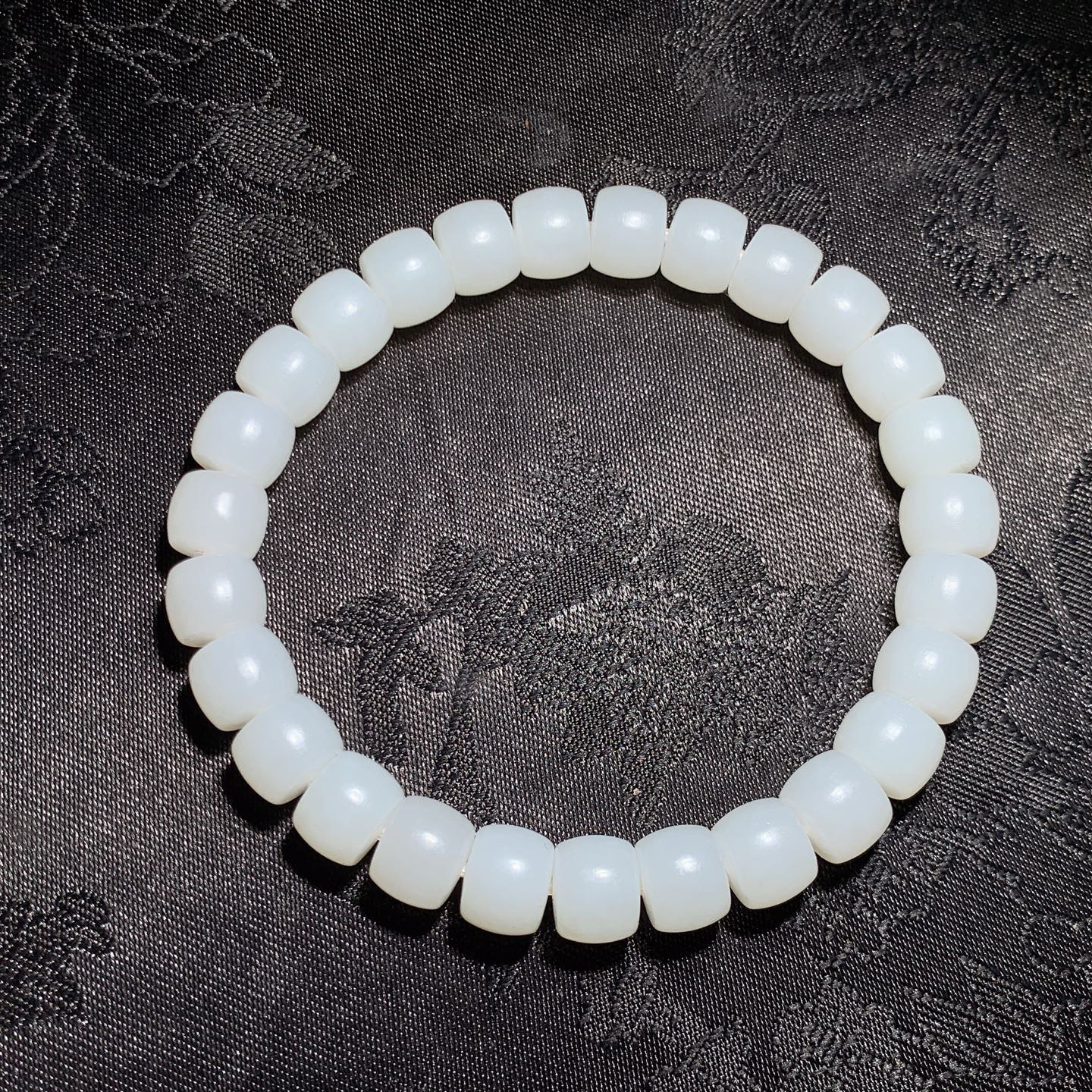 新疆和田玉羊脂白直切老型珠手串 单颗尺寸7/8！玉质细腻油润。手推出油。佩戴高端典雅。lt260313