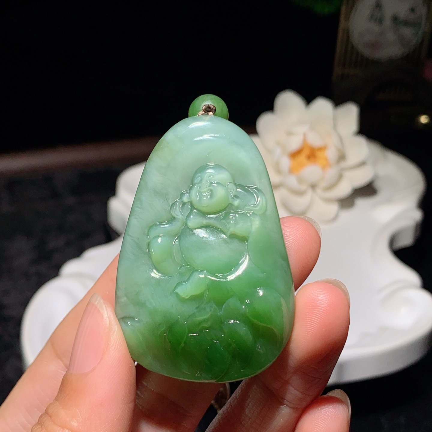 和田玉阳绿猫眼俄罗斯碧玉佛引福来挂件！尺寸53/34/11重32.5克 玉质细腻油润 底色纯净 脂粉