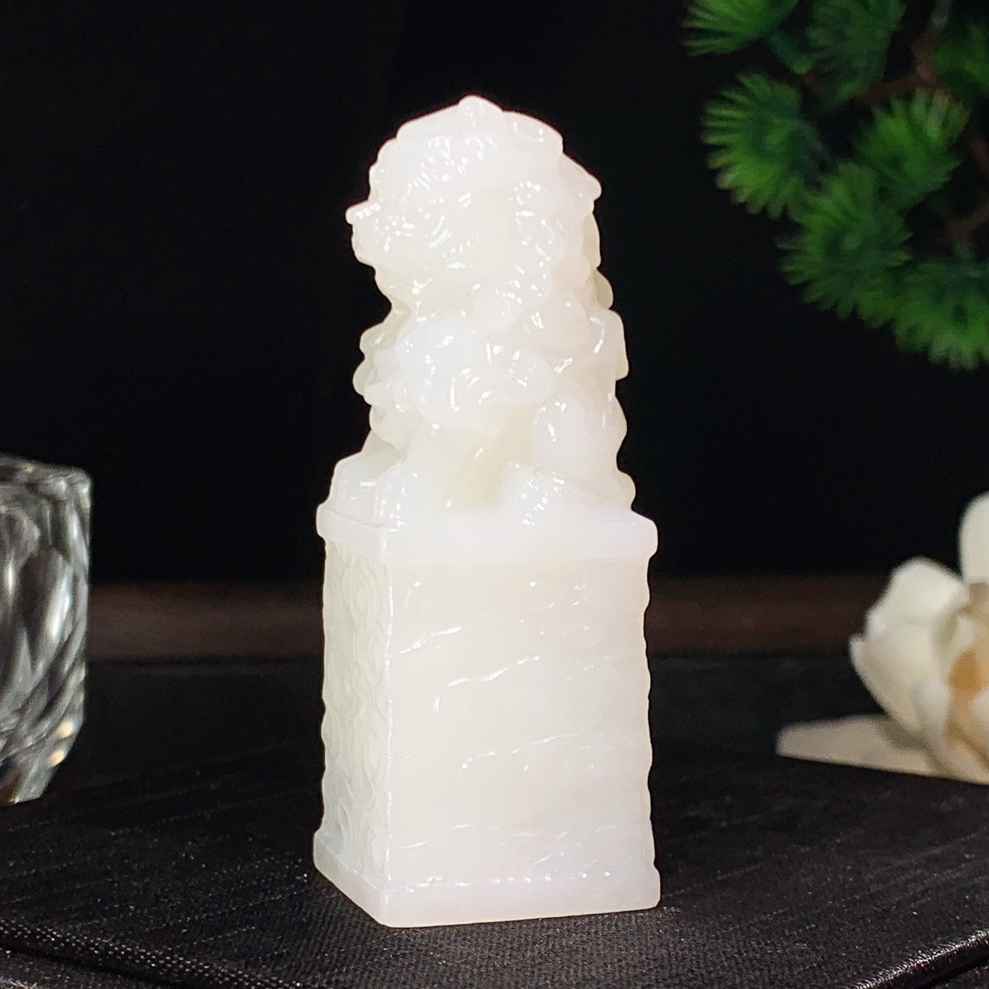 新疆和田玉事事如意印章 尺寸59/21/重55克。玉质细腻油润。手推出油。佩戴高端典雅。lt260313