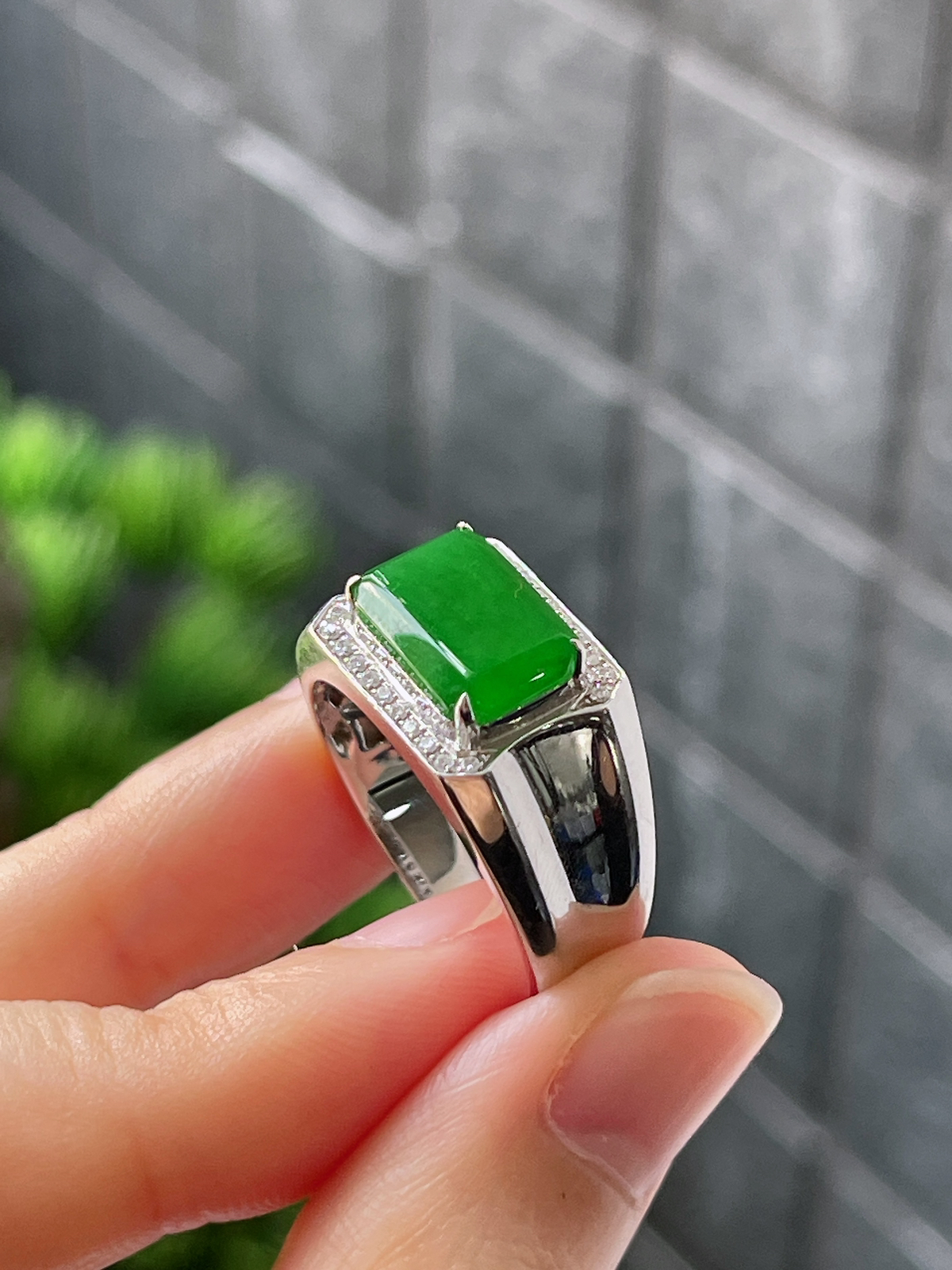 18k翡翠冰糯绿色方形男马鞍戒指