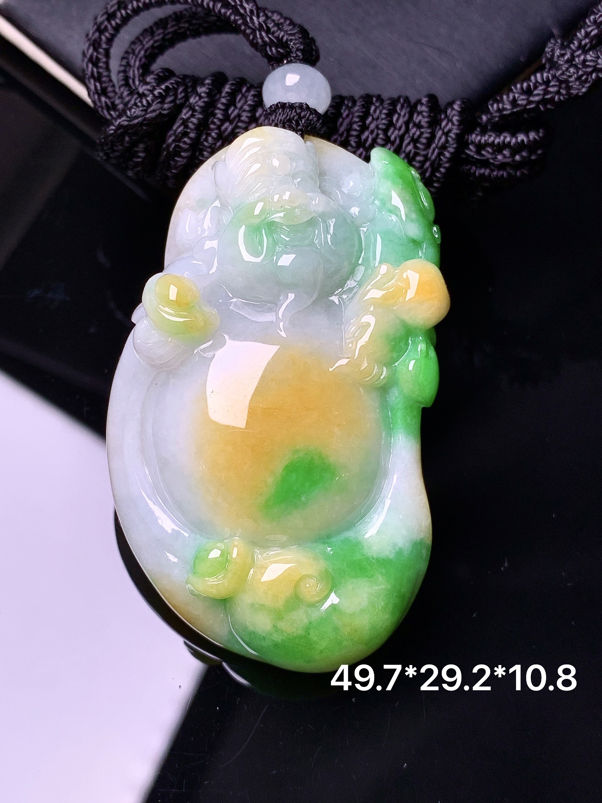 飘黄绿逍遥佛公吊坠 玉质细腻 色泽艳丽清新 水润亮眼 整体尺寸49.7*29.2*10.8w1