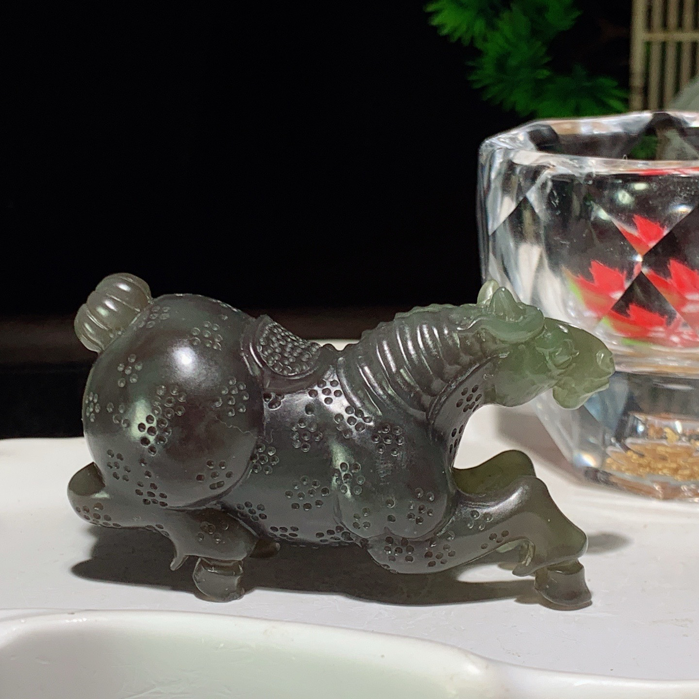 和田玉紫罗兰马到成功把件 尺寸61/27/35重66克。玉质细腻油润。手推出油。佩戴高端典雅。lt260313