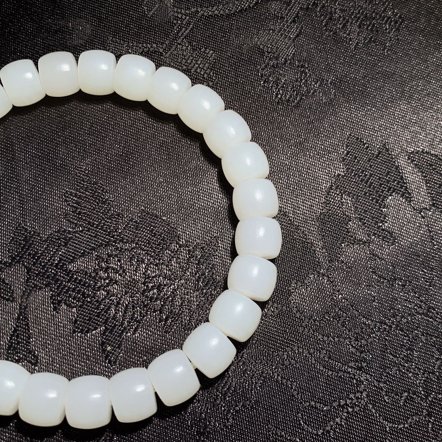 新疆和田玉羊脂白直切老型珠手串 单颗尺寸7/8！玉质细腻油润。手推出油。佩戴高端典雅。lt26031