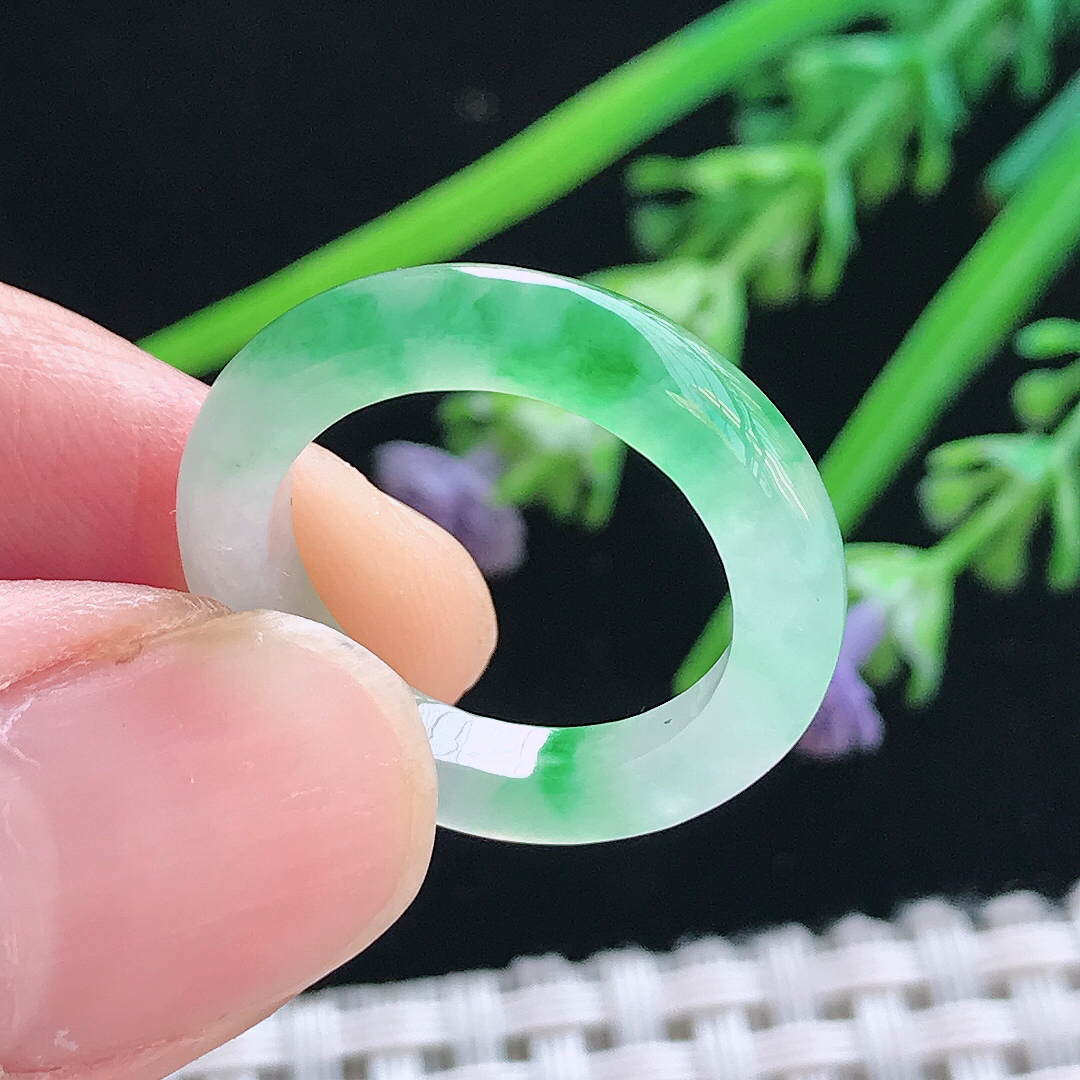 实拍A货翡翠16.3/4/4老坑冰种冰阳绿翡翠指环戒指男女戒指