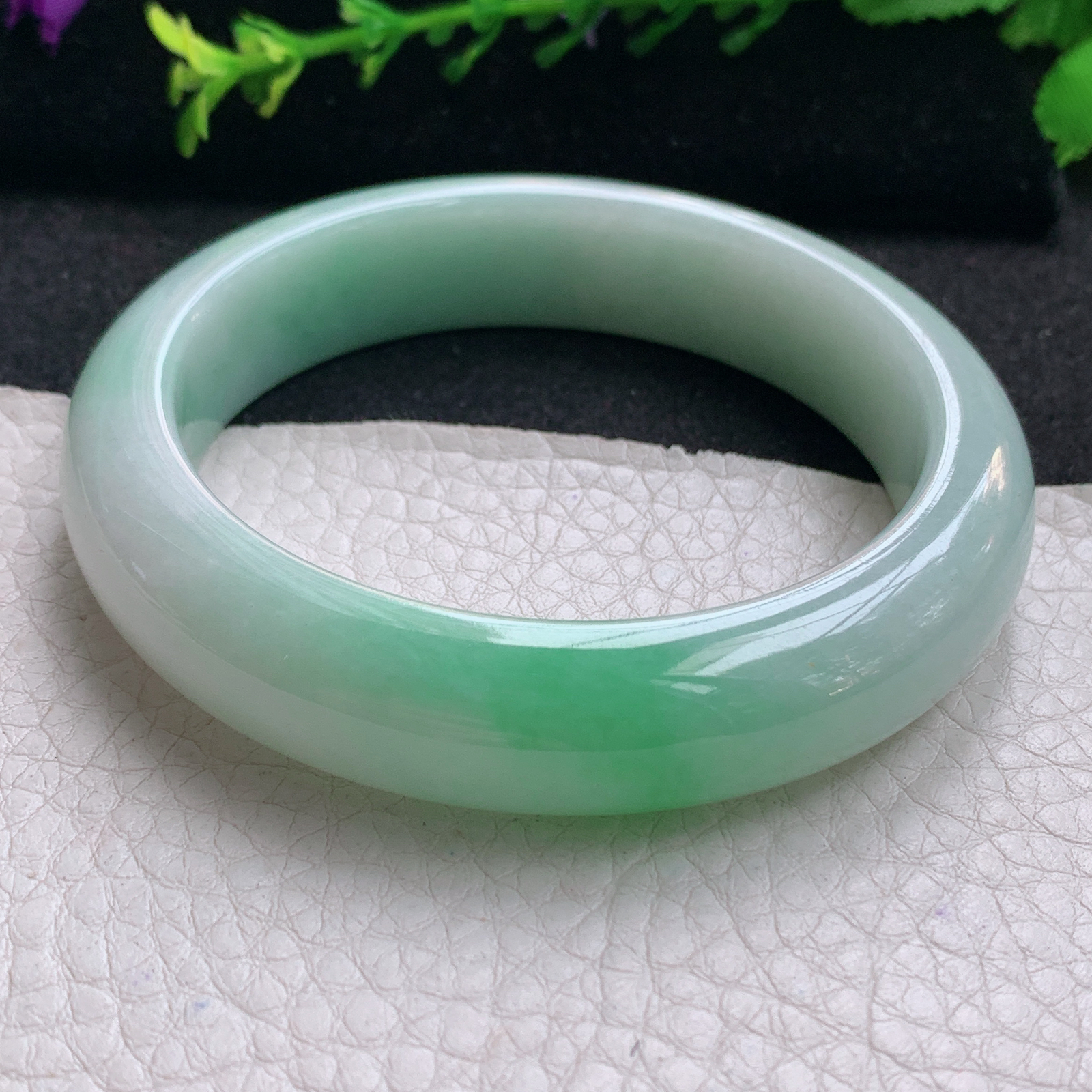 nr清新款57*14*9平安镯 缅甸翡翠精美胶感飘绿宽边玉手镯 玉手环