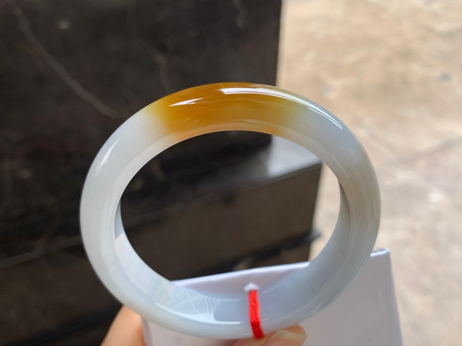 57.5-12.7-8.8

黄翡手镯^_^玉质温润 细腻