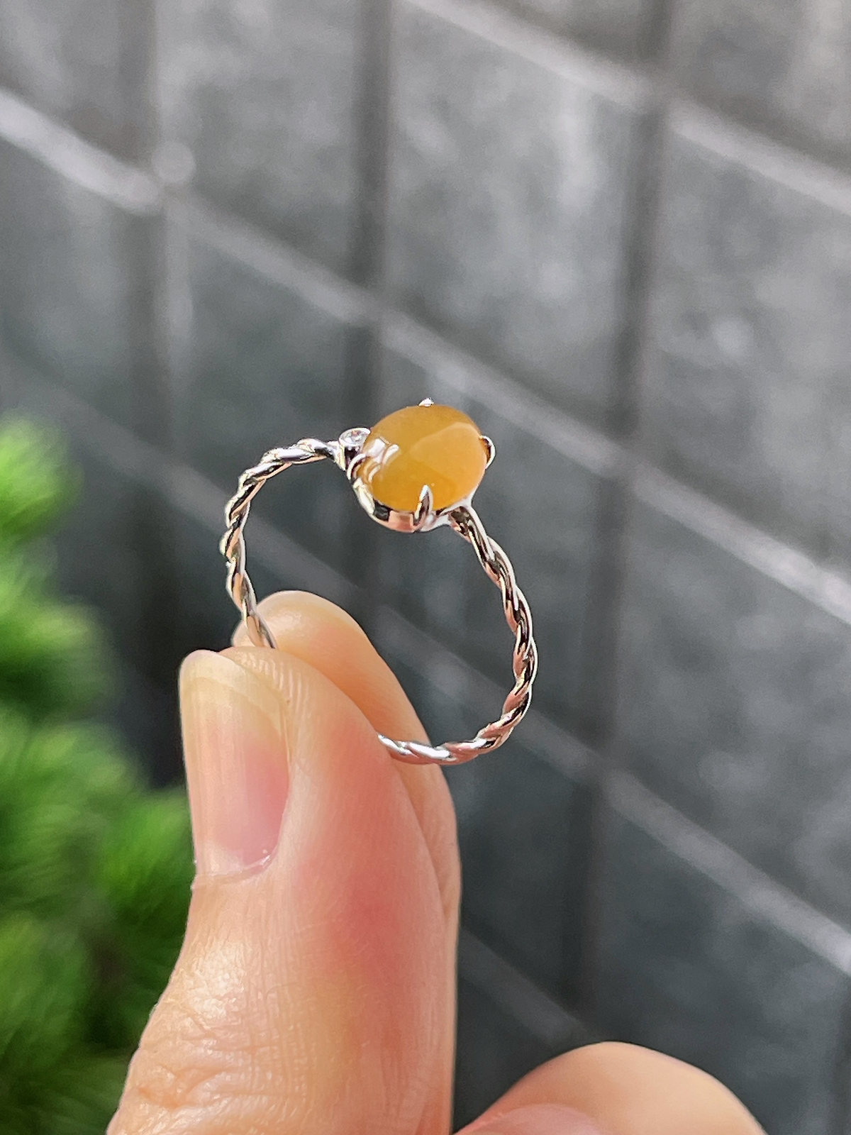 18k翡翠冰黄麻花臂戒指