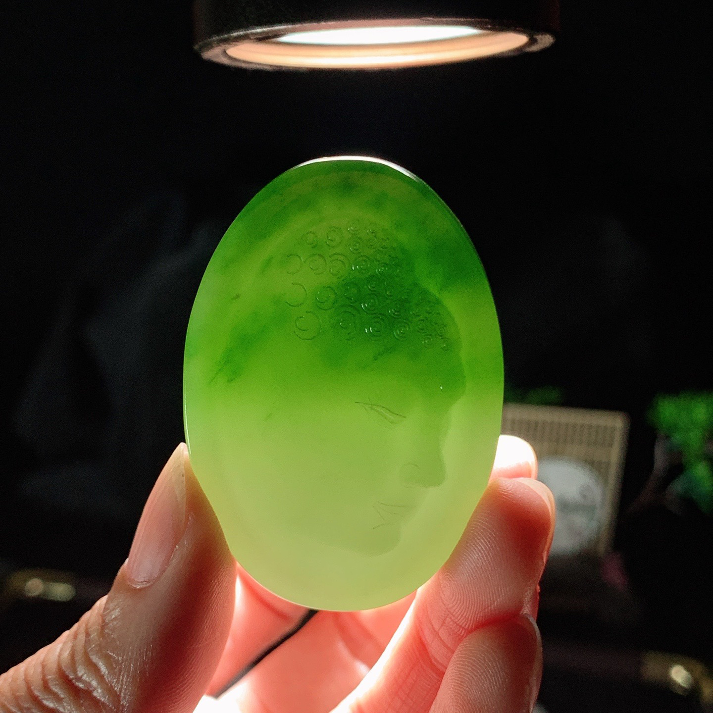 和田玉菠菜绿俄罗斯碧玉大日如来头挂件！尺寸51/35/6重25克 玉质细腻油润 底色纯净 脂粉好，品质好！lt260314