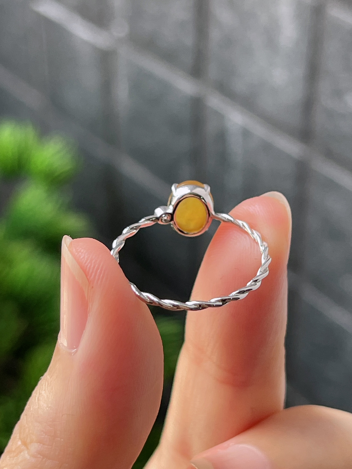 18k翡翠冰黄麻花臂戒指