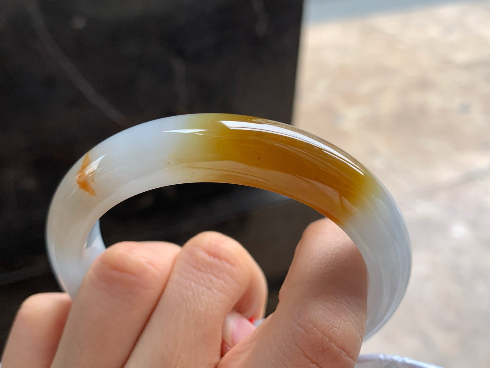 57.5-12.7-8.8

黄翡手镯^_^玉质温润 细腻