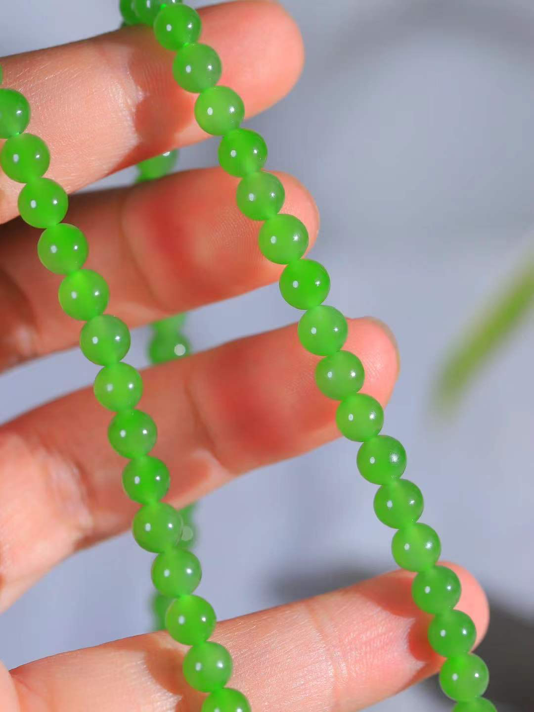 【珠圆玉润.项链】

精品和田玉碧玉珠圆玉润项链 玉质细腻油润 饱满光滑 质朴无华，悠远简单，人心境界远，百世修炼深，心灵常驻善意持，觉悟人生百世修。重38.5克 尺寸取一6mm  FDL-22351422