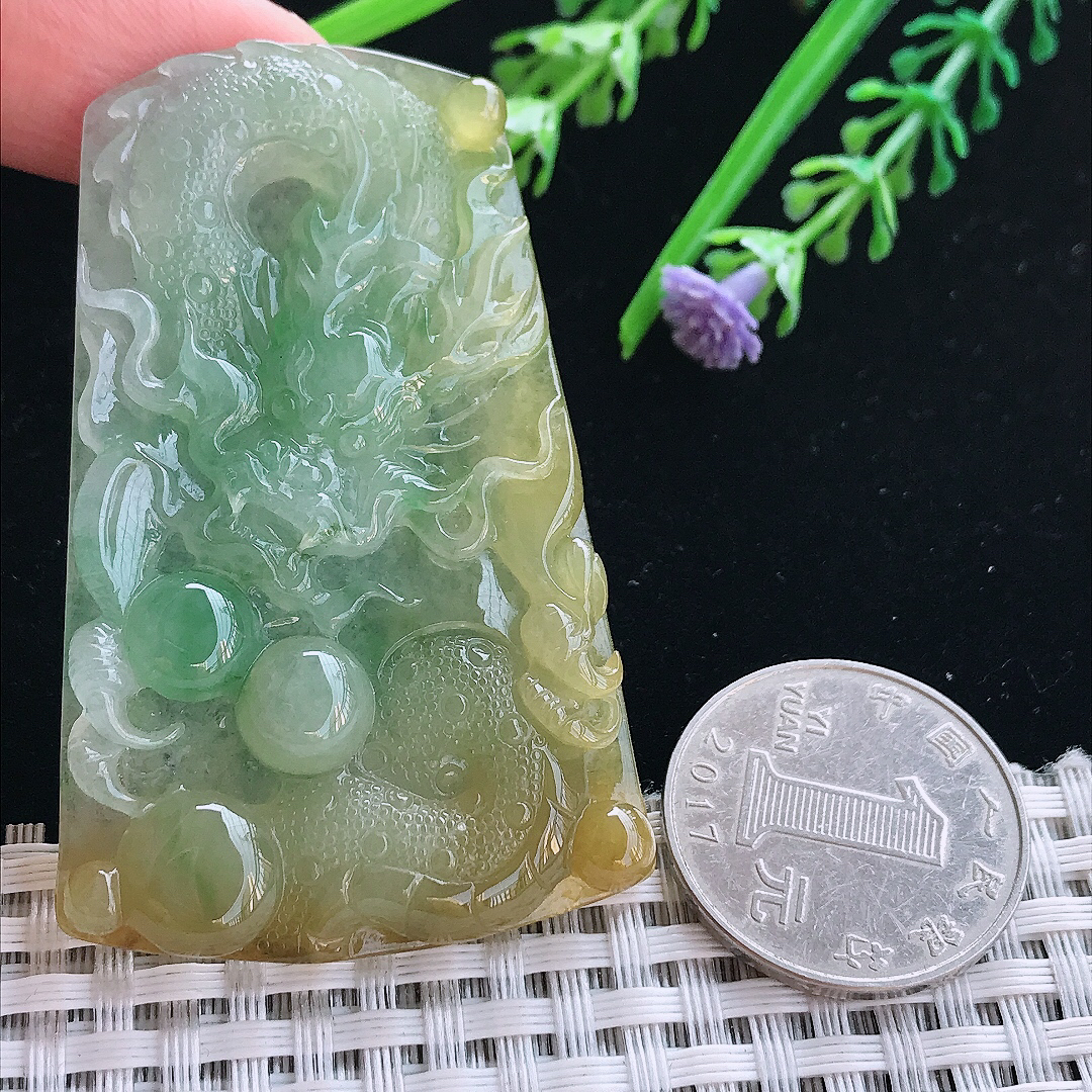 实拍A货翡翠60.5/38.7/5.7老坑冰润黄加绿龙牌吊坠翡翠挂件