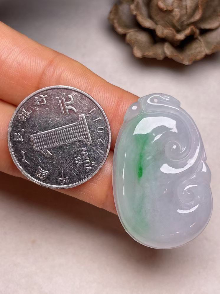 冰糯种飘绿【如意】吊坠，种水好，玉质细腻 ，卖相好.