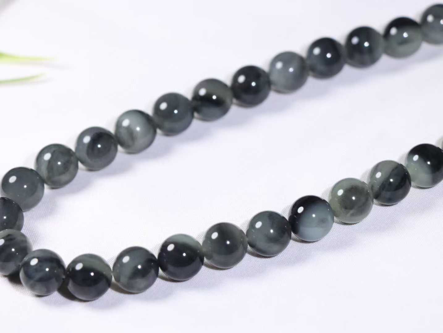【水墨青花.项链】

新疆和田青花籽料珠圆玉润项链 玉质温润细腻  整串打磨圆润，佩戴舒适。珠珠落玉盘，间关莺语花底滑，一生美好时光，无论身在何处，都有它相伴相守。事事顺遂，幸福美满，吉祥如意。

重160克 尺寸12mm  36823212113O