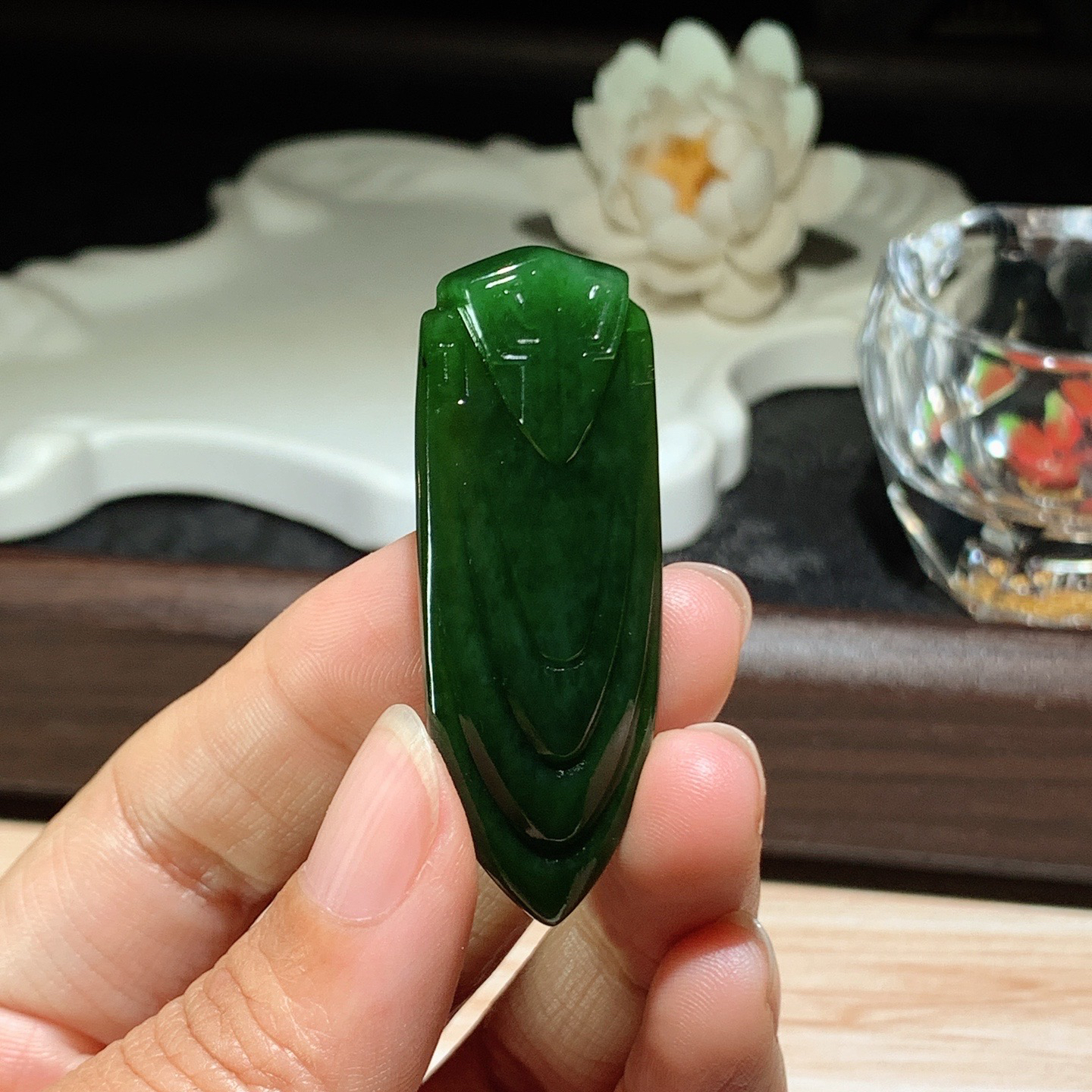 和田玉菠菜绿俄罗斯碧玉降魔杵挂件！尺寸51/19/7重13克 玉质细腻油润 底色纯净 脂粉好，品质好！lt260314