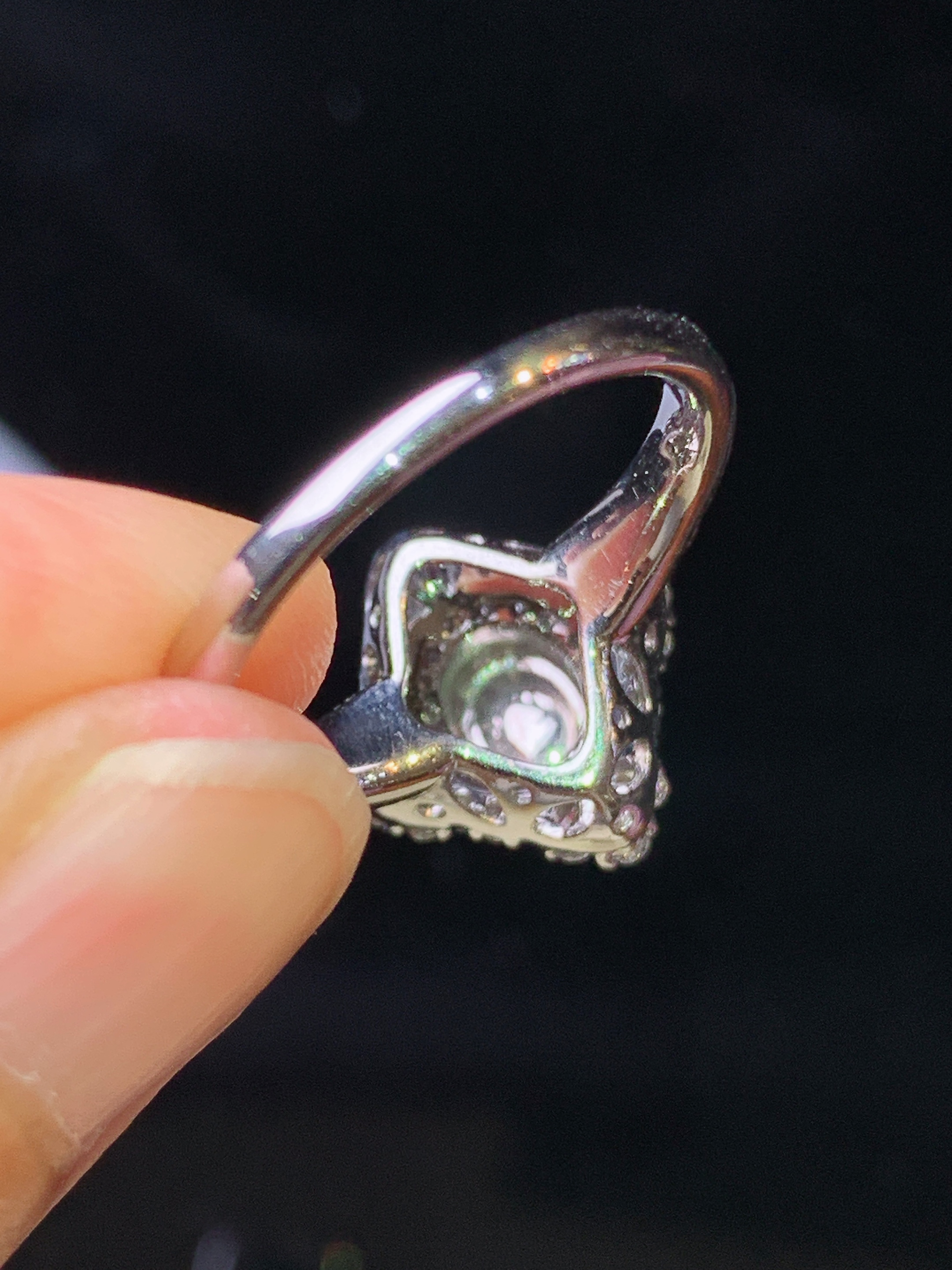 18k金钻镶嵌满绿蛋面戒指 玉质细腻 色泽艳丽清新 水润亮眼 圈口13 整体尺寸13.5*12.3*8.8z1