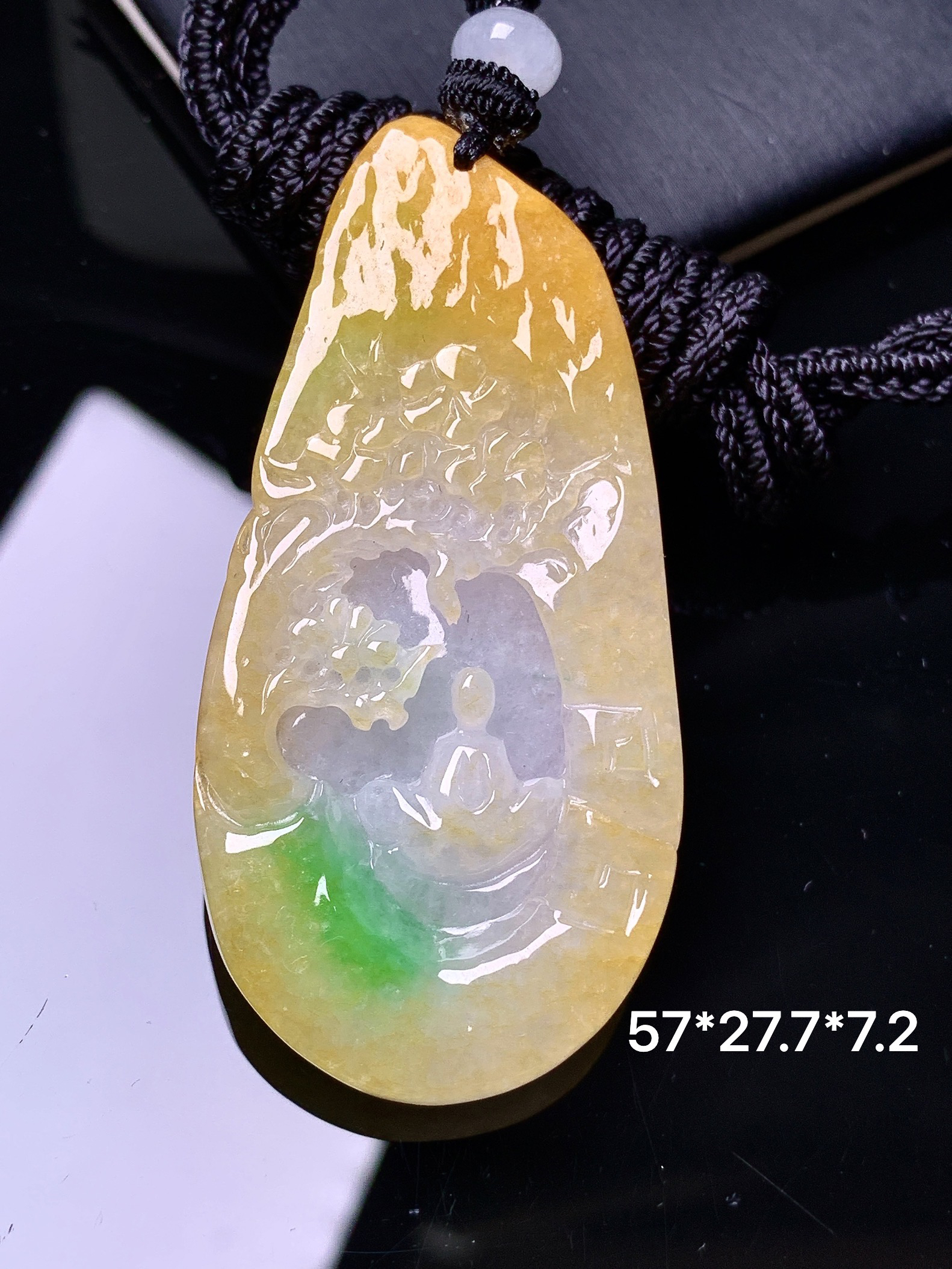 飘黄绿翡悟道牌吊坠 玉质细腻 色泽艳丽清新 水润亮眼 整体尺寸57*27.7*7.2w1