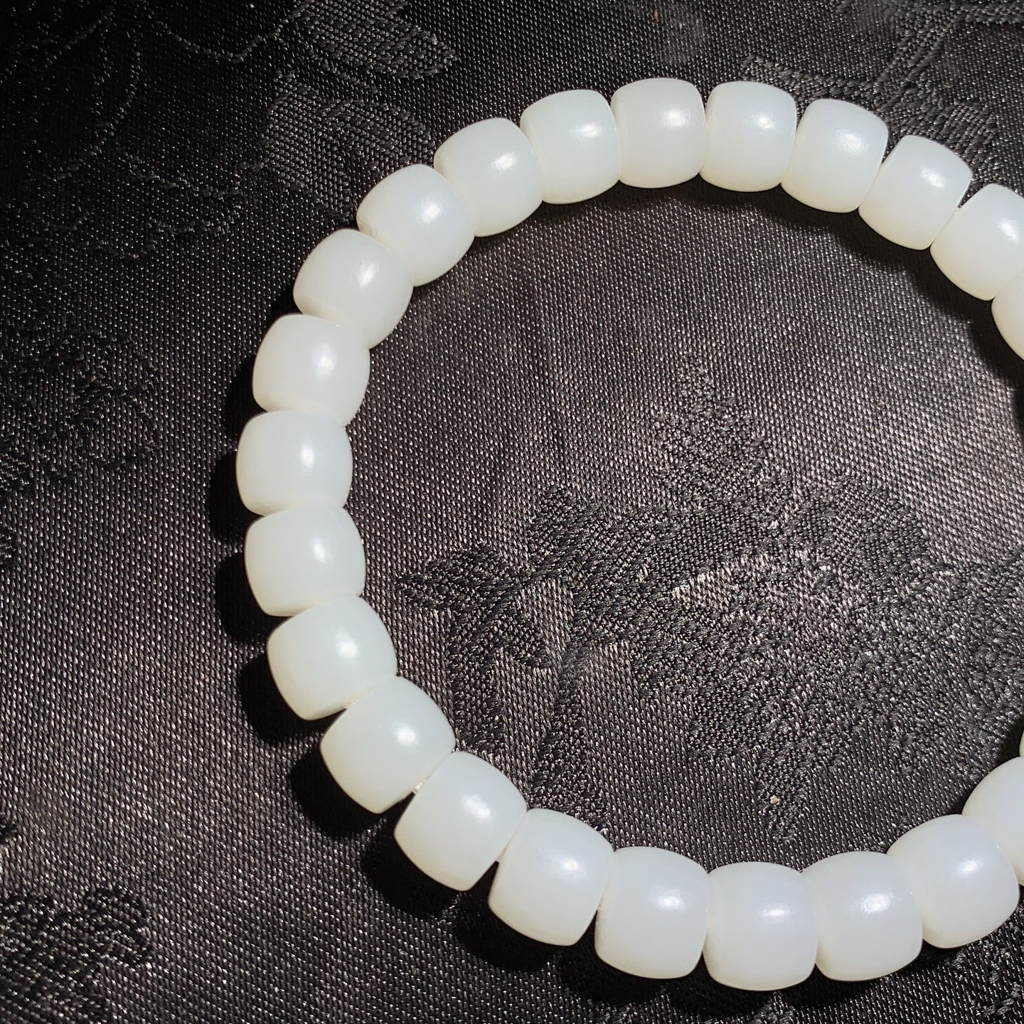 新疆和田玉羊脂白直切老型珠手串 单颗尺寸7/8！玉质细腻油润。手推出油。佩戴高端典雅。lt260313