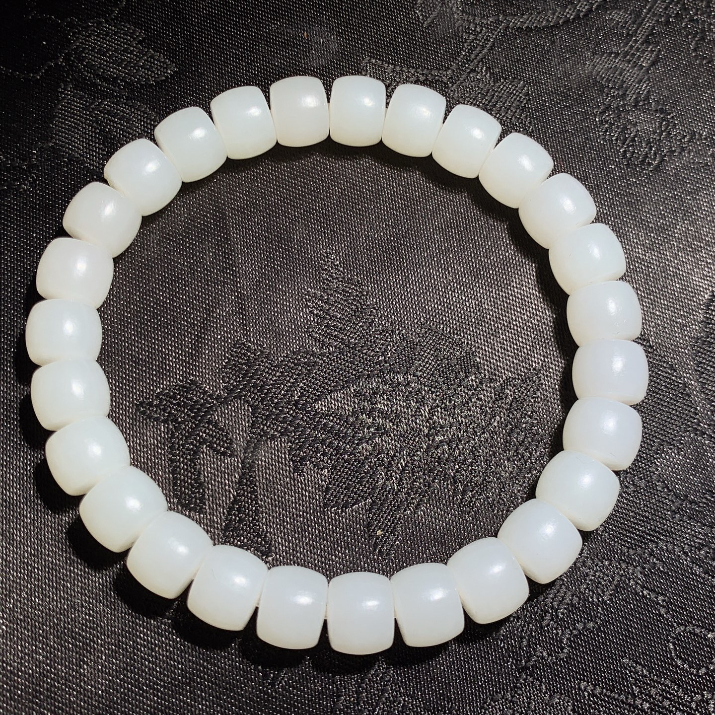 新疆和田玉羊脂白直切老型珠手串 单颗尺寸7/8！玉质细腻油润。手推出油。佩戴高端典雅。lt26031