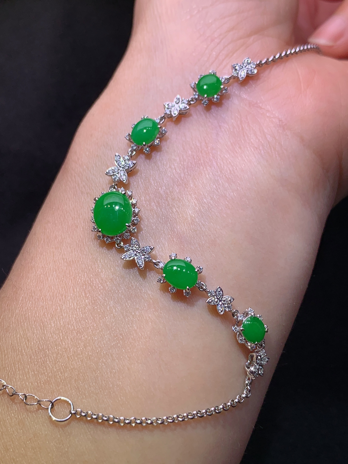 冰阳绿蛋面手链，18k金镶嵌，简约精美，冰润色阳，种水足，Hl 裸石8*6.8*2.2