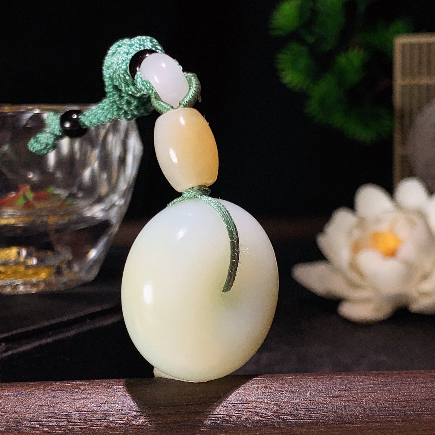 新疆和田玉且末糖平安扣挂件。尺寸29/14重28克。玉质细腻油润。手推出油。佩戴高端典雅。lt260