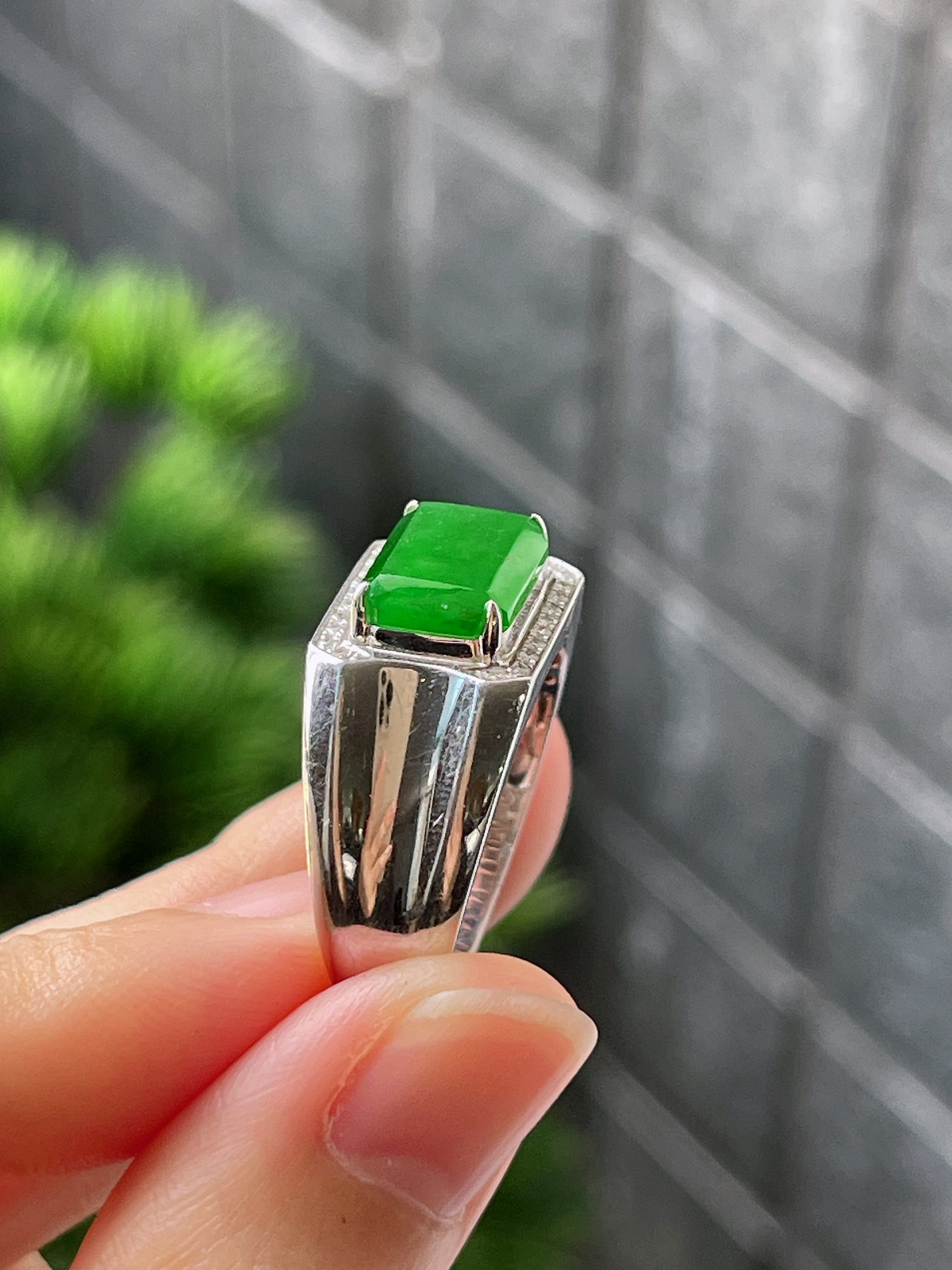 18k翡翠冰糯绿色方形男马鞍戒指