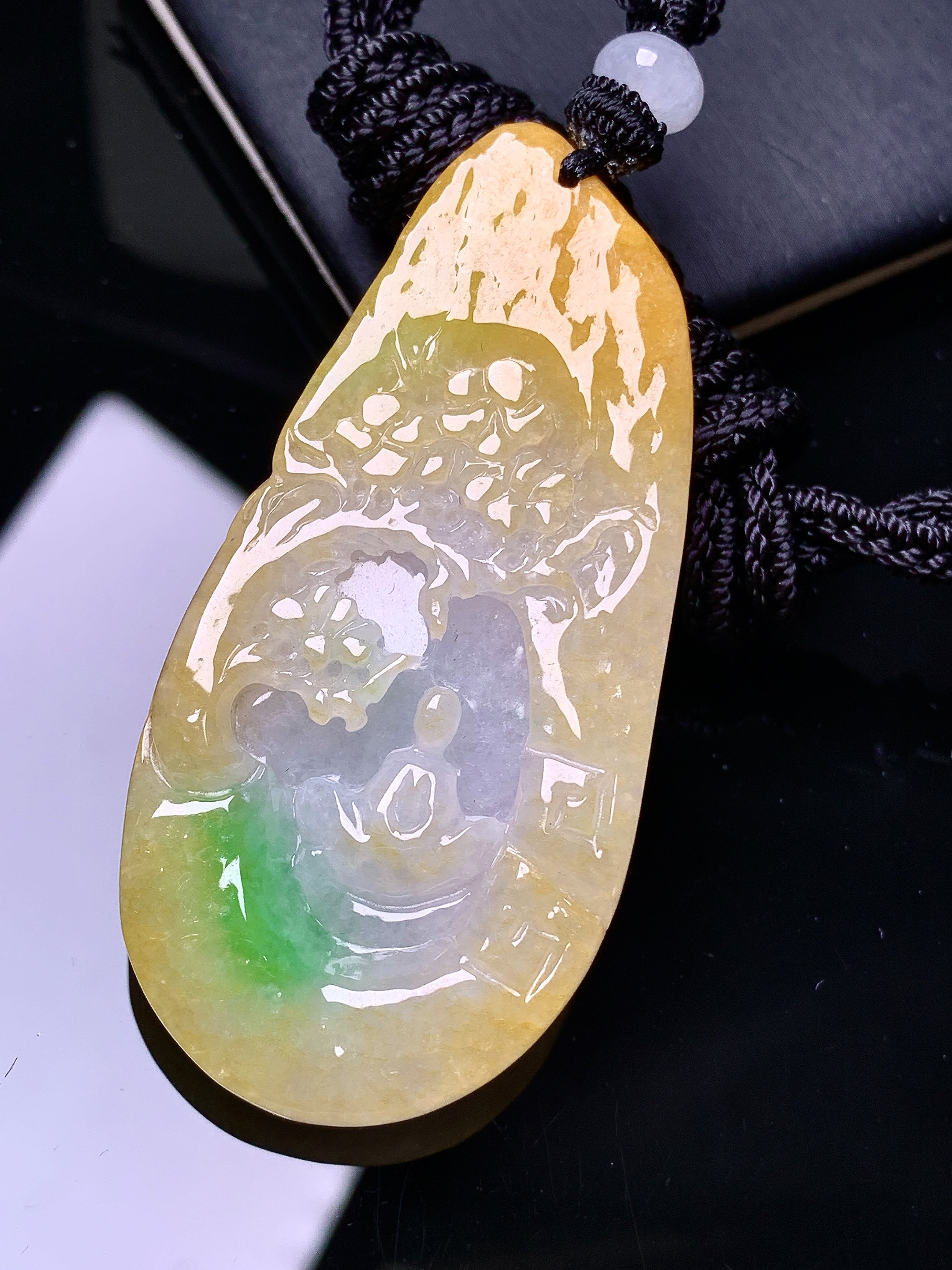 飘黄绿翡悟道牌吊坠 玉质细腻 色泽艳丽清新 水润亮眼 整体尺寸57*27.7*7.2w1