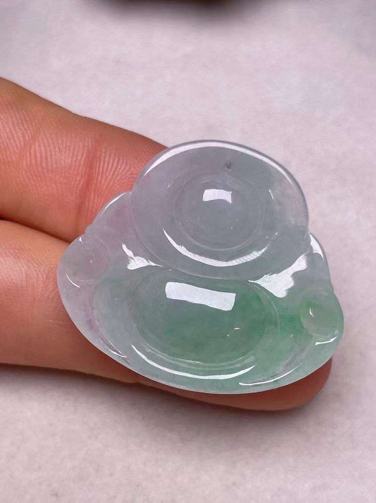 冰糯种飘绿【佛公】吊坠，种水好，玉质细腻 、卖相好‘