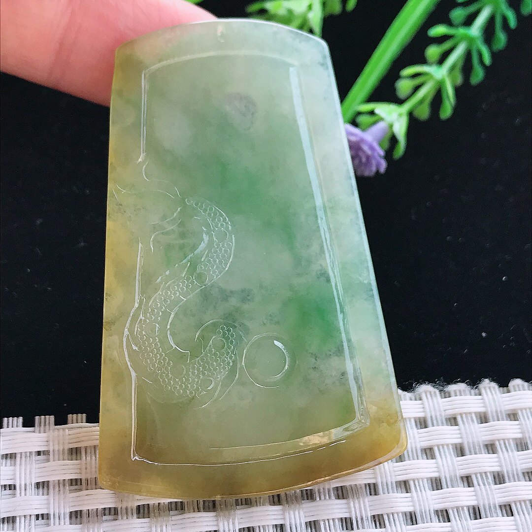 实拍A货翡翠60.5/38.7/5.7老坑冰润黄加绿龙牌吊坠翡翠挂件