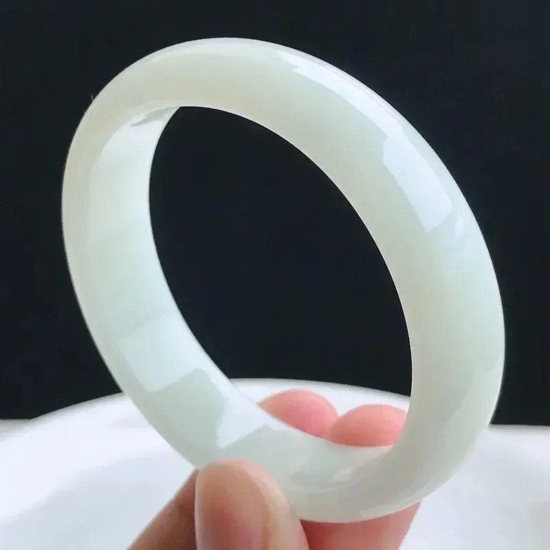 椭圆手镯55.2*49.7圈天然A货翡翠浅绿玉石手镯44.74g