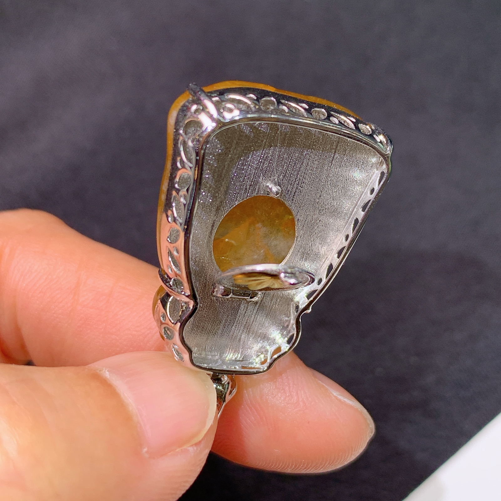 冰黄翡财神吊坠，18k金镶嵌，冰润鲜艳，玉质细腻，种水足，Dgj 尺寸34.3*21*7.1