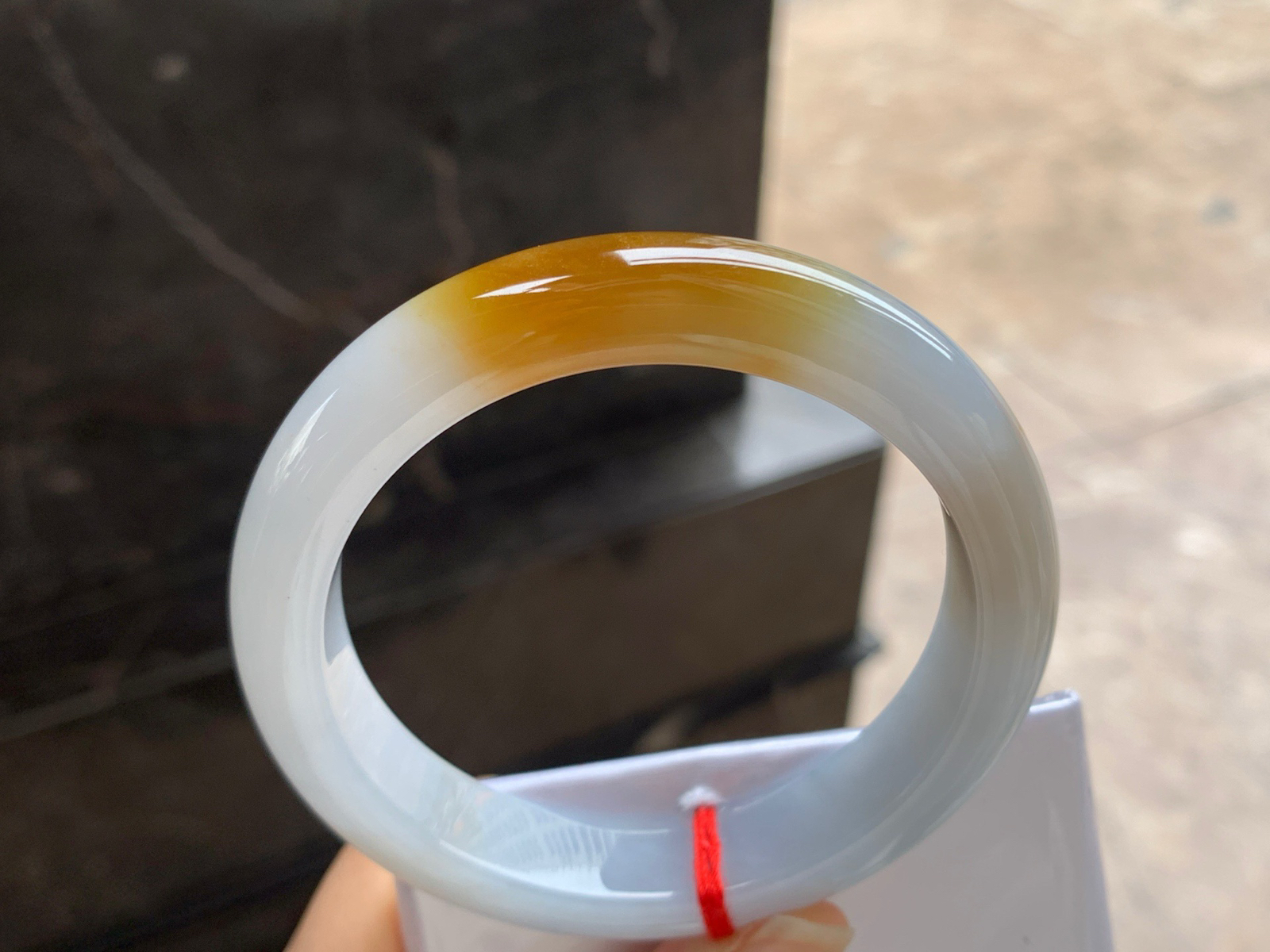 57.5-12.7-8.8

黄翡手镯^_^玉质温润 细腻