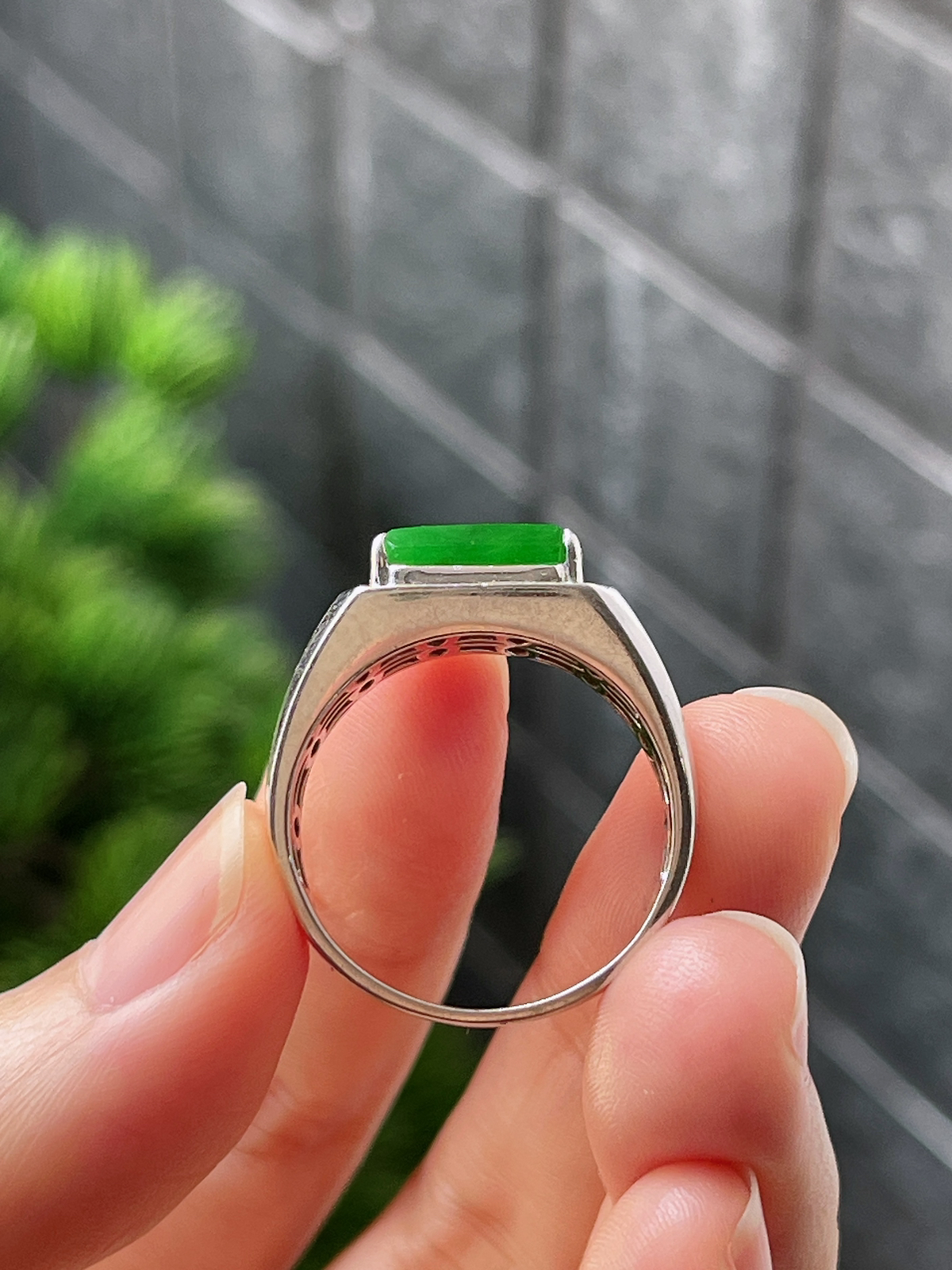 18k翡翠冰糯绿色方形男马鞍戒指