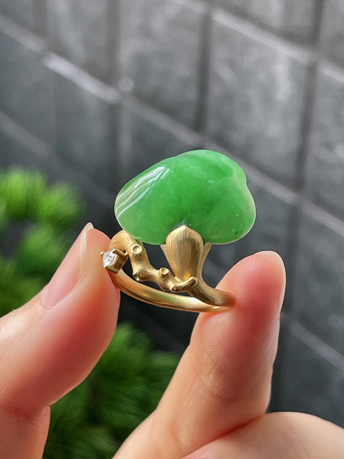 18k翡翠冰糯绿色一颗松特色戒指