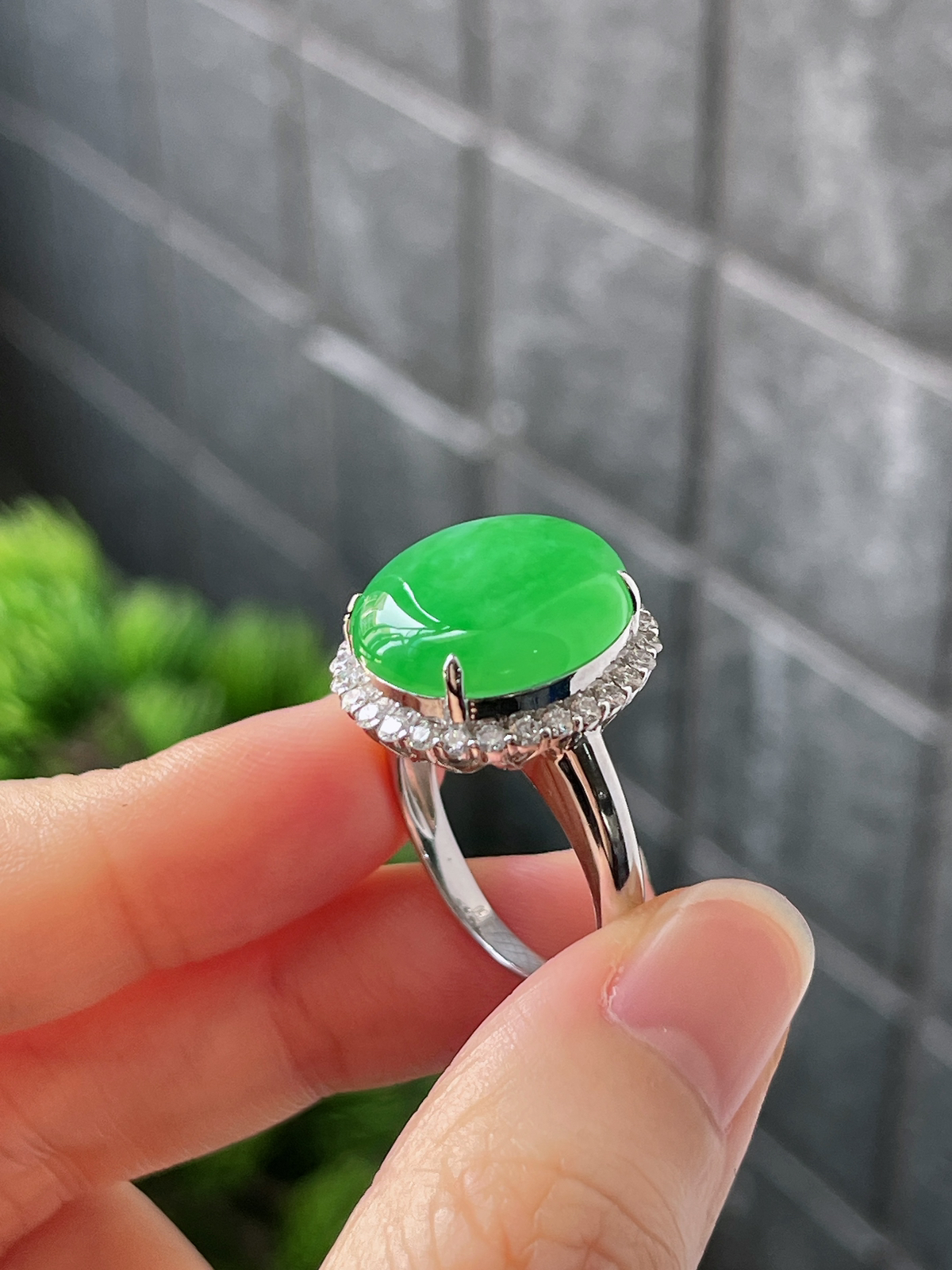 18k翡翠冰糯绿色大蛋面戒指