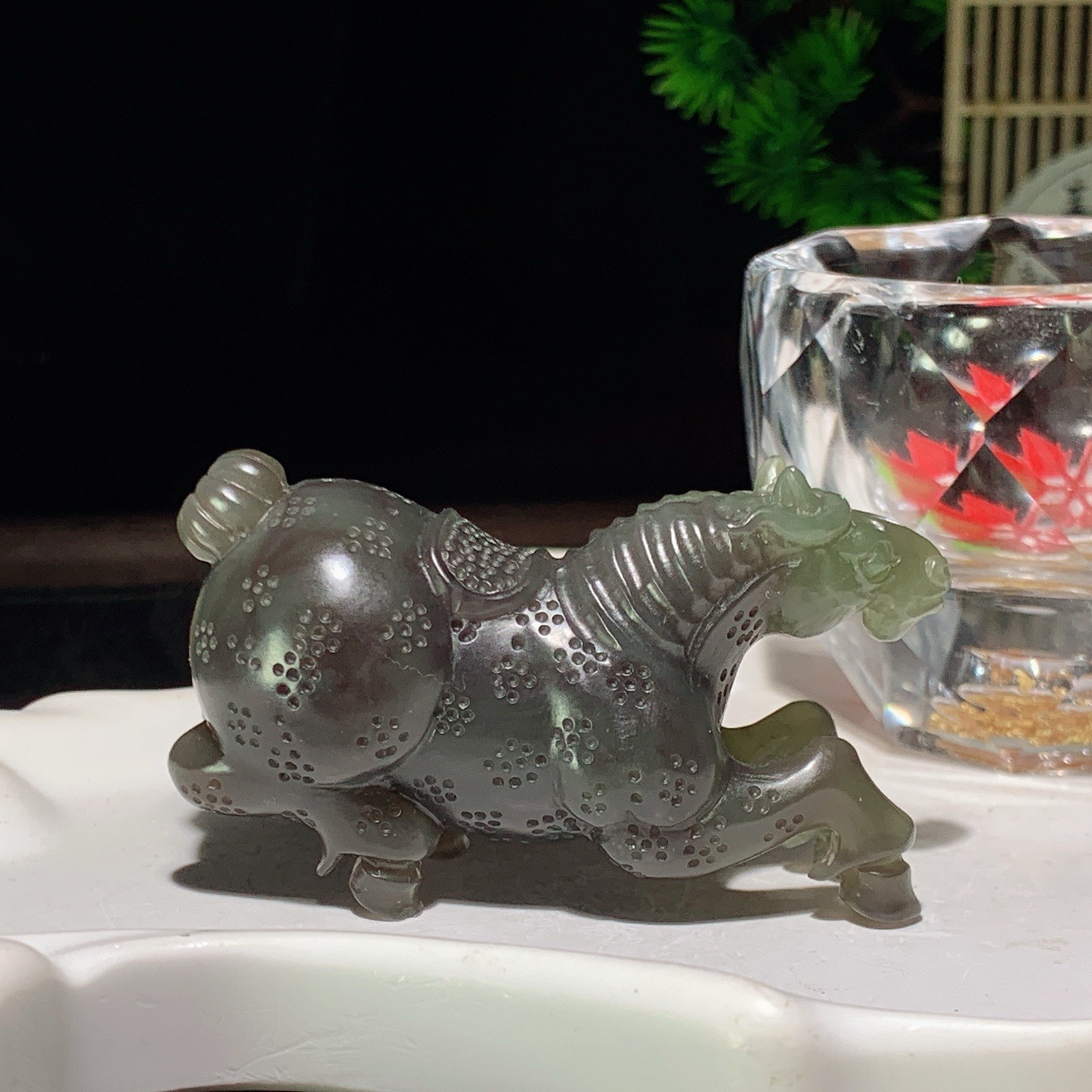 和田玉紫罗兰马到成功把件 尺寸61/27/35重66克。玉质细腻油润。手推出油。佩戴高端典雅。lt260313