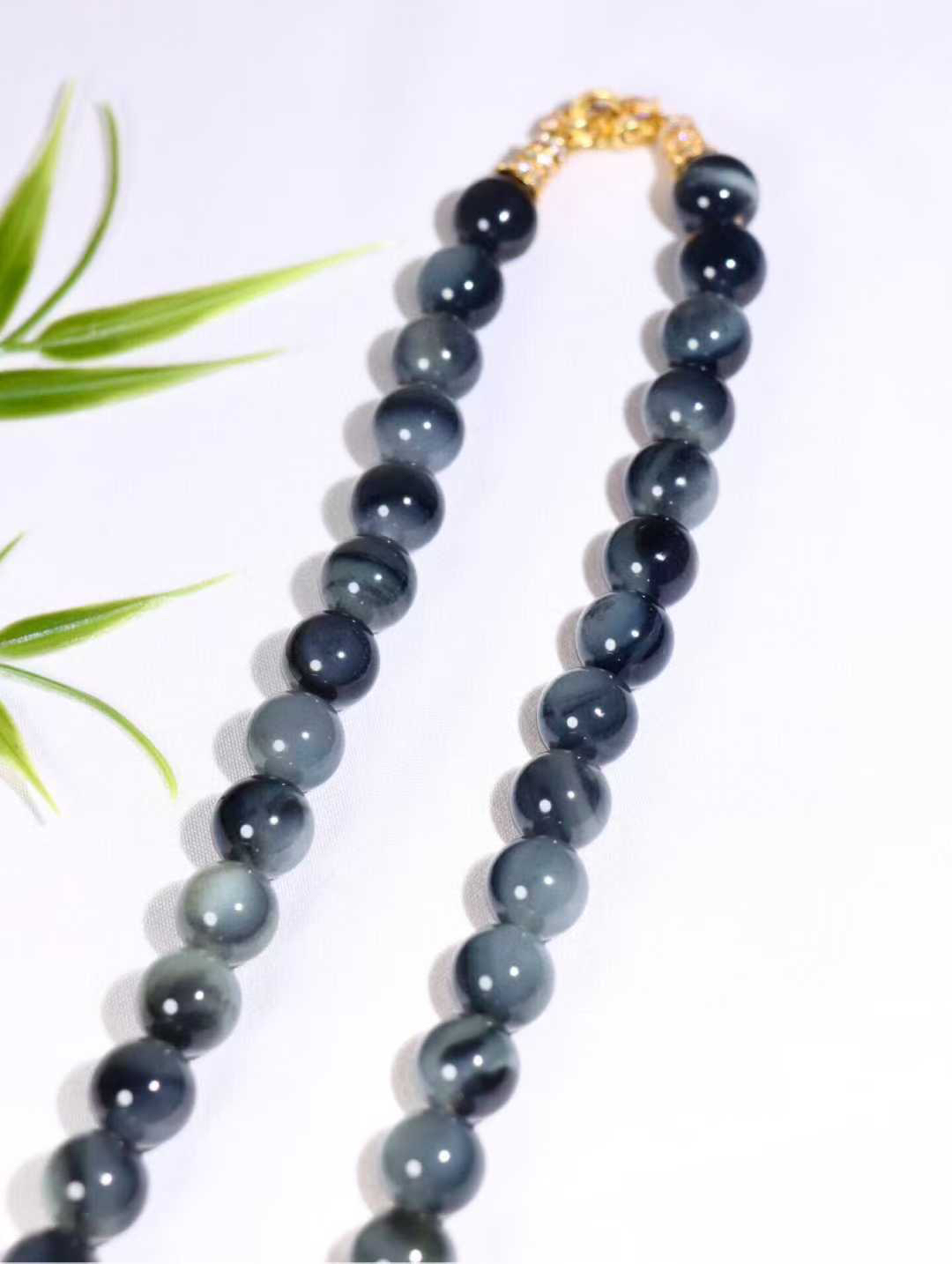 【水墨青花.项链】

新疆和田青花籽料珠圆玉润项链 玉质温润细腻  整串打磨圆润，佩戴舒适。珠珠落玉盘，间关莺语花底滑，一生美好时光，无论身在何处，都有它相伴相守。事事顺遂，幸福美满，吉祥如意。

重160克 尺寸12mm  36823212113O