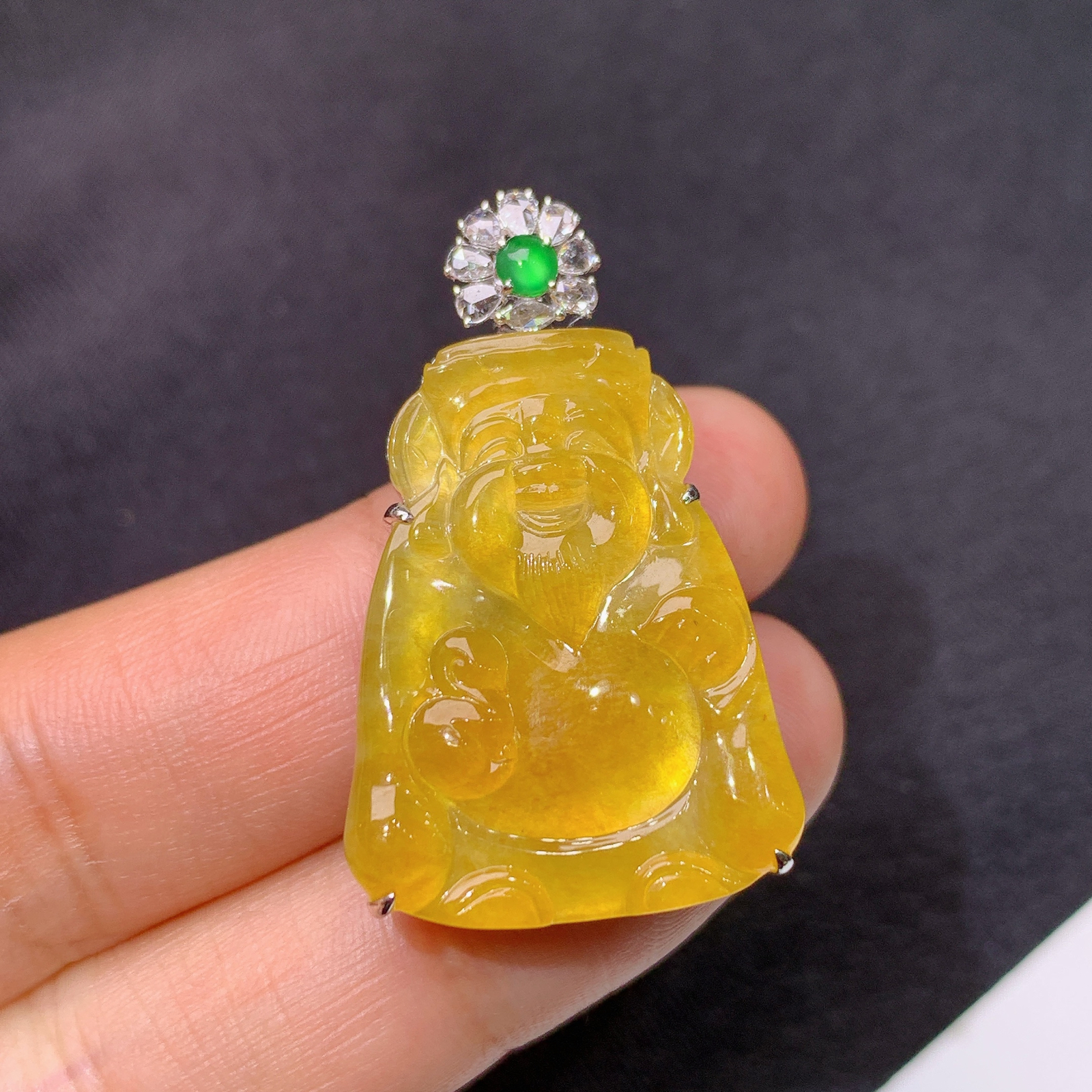 冰黄翡财神吊坠，18k金镶嵌，冰润鲜艳，玉质细腻，种水足，Dgj 尺寸34.3*21*7.1