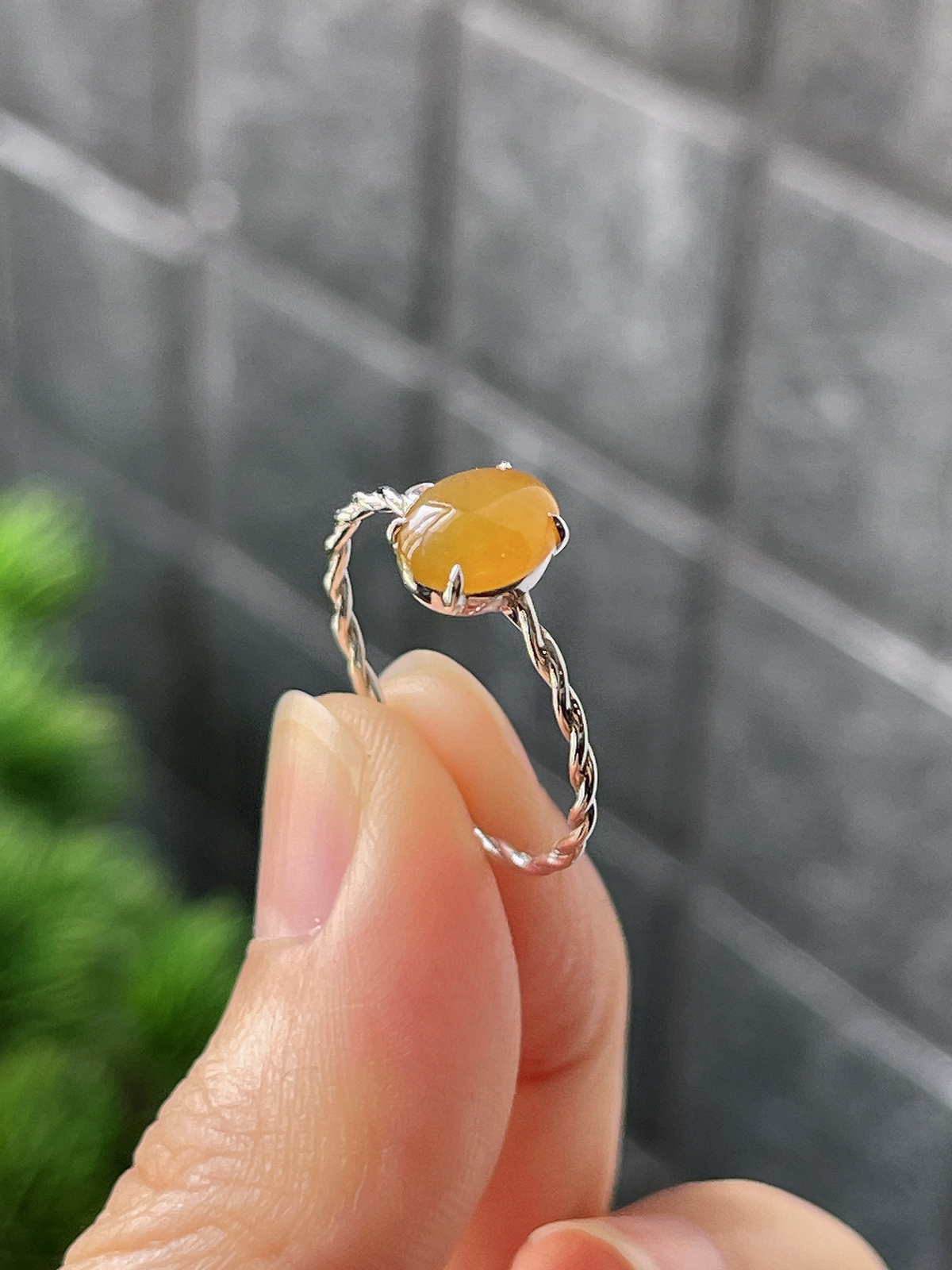 18k翡翠冰黄麻花臂戒指