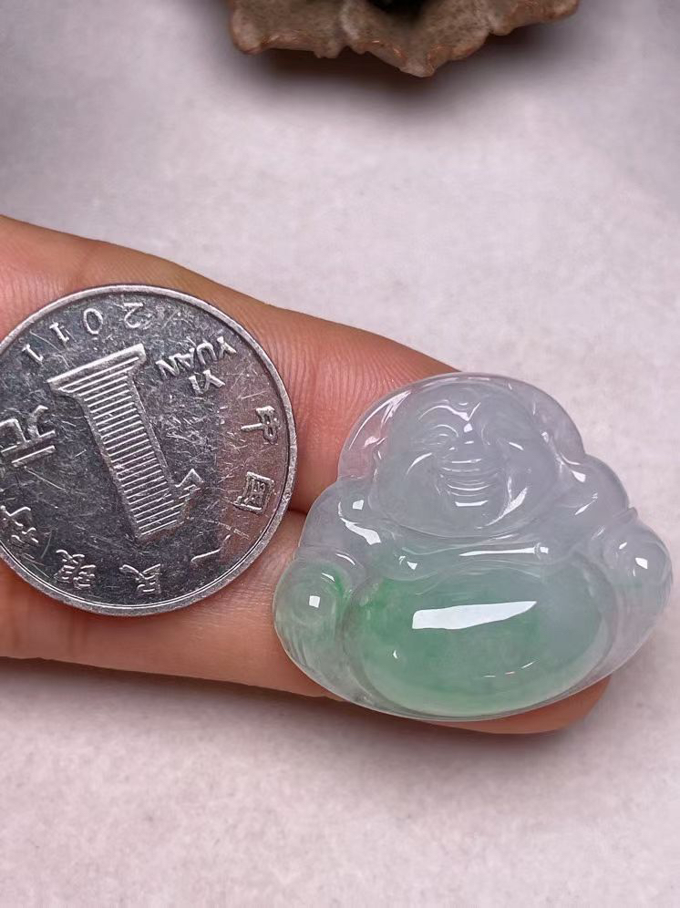冰糯种飘绿【佛公】吊坠，种水好，玉质细腻 、卖相好‘