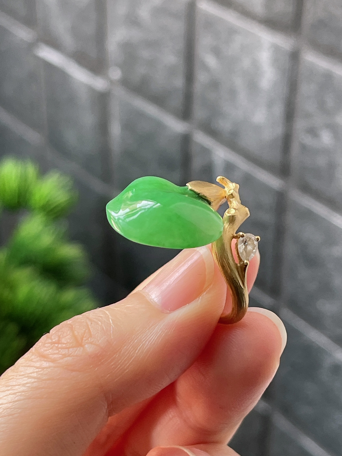 18k翡翠冰糯绿色一颗松特色戒指