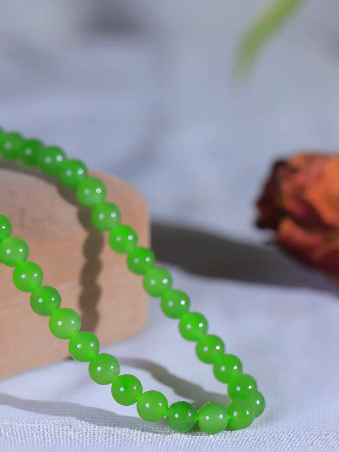 【珠圆玉润.项链】

精品和田玉碧玉珠圆玉润项链 玉质细腻油润 饱满光滑 质朴无华，悠远简单，人心境界远，百世修炼深，心灵常驻善意持，觉悟人生百世修。重38.5克 尺寸取一6mm  FDL-22351422