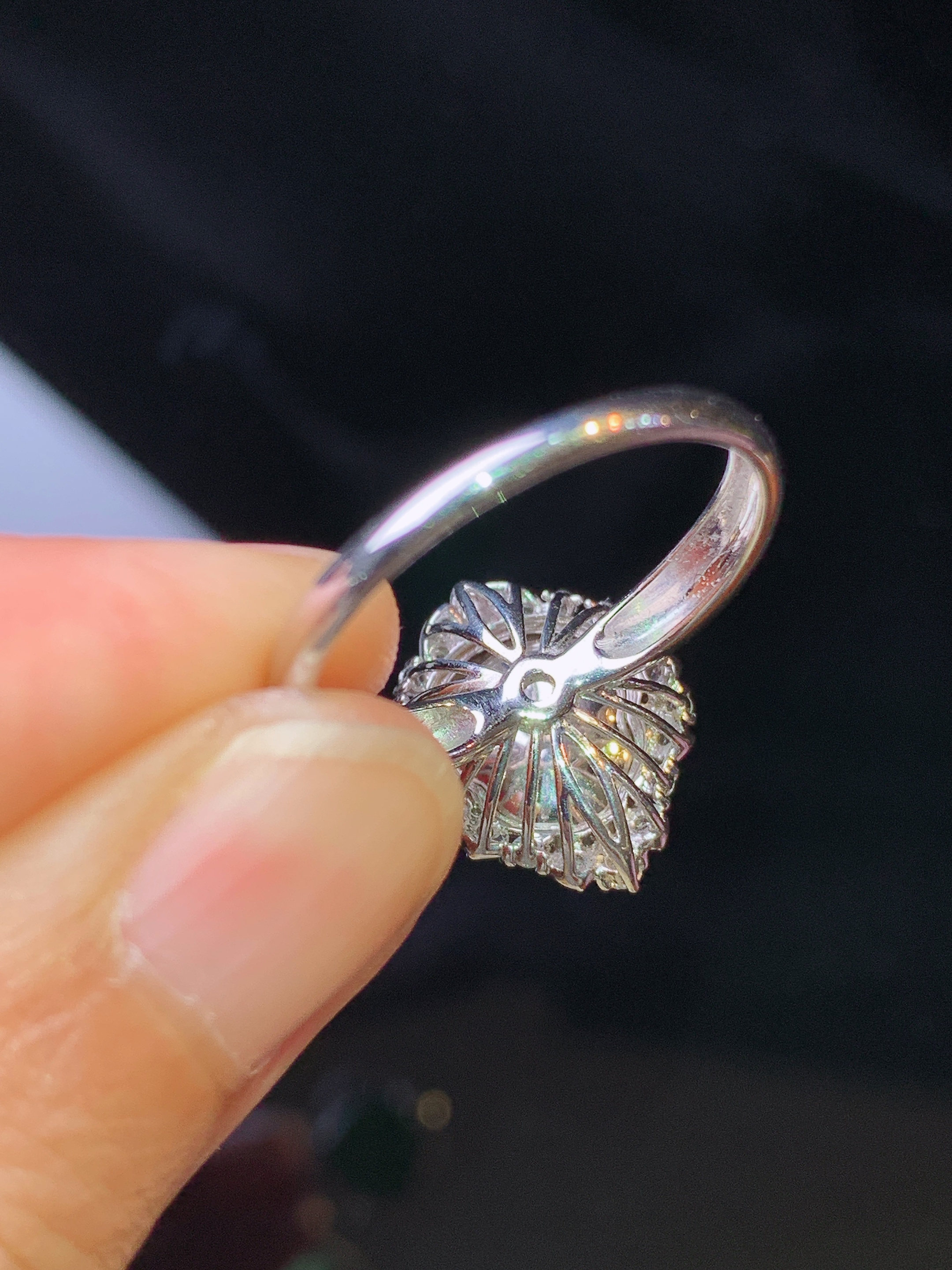 18k金钻镶嵌翠绿葫芦戒指 玉质细腻 色泽艳丽清新 水润亮眼 圈口14 整体尺寸15*12.3*9.8