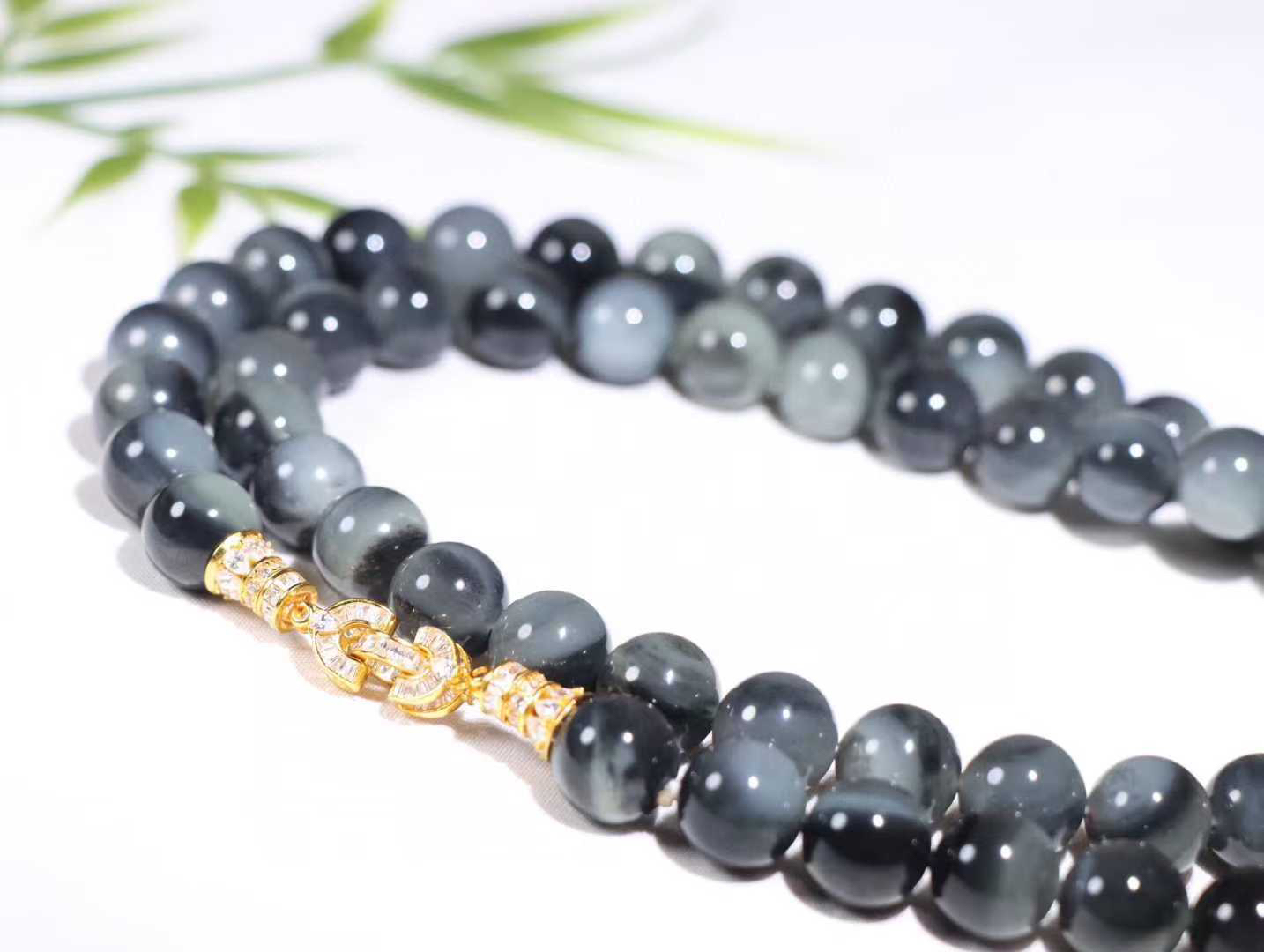 【水墨青花.项链】

新疆和田青花籽料珠圆玉润项链 玉质温润细腻  整串打磨圆润，佩戴舒适。珠珠落玉