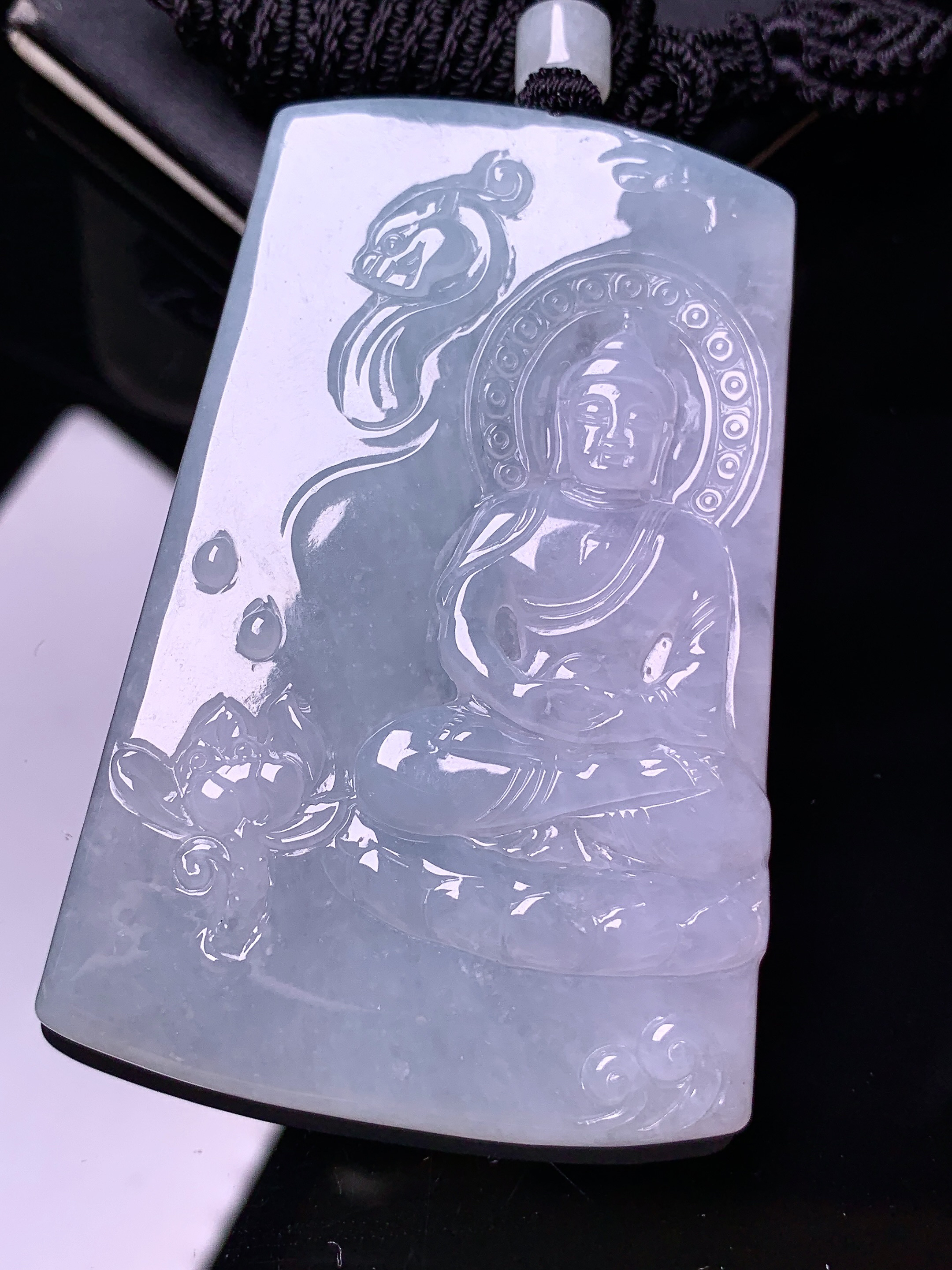 冰种观音菩萨吊坠 玉质细腻 色泽艳丽清新 水润亮眼 整体尺寸68.5*44*5.5L1